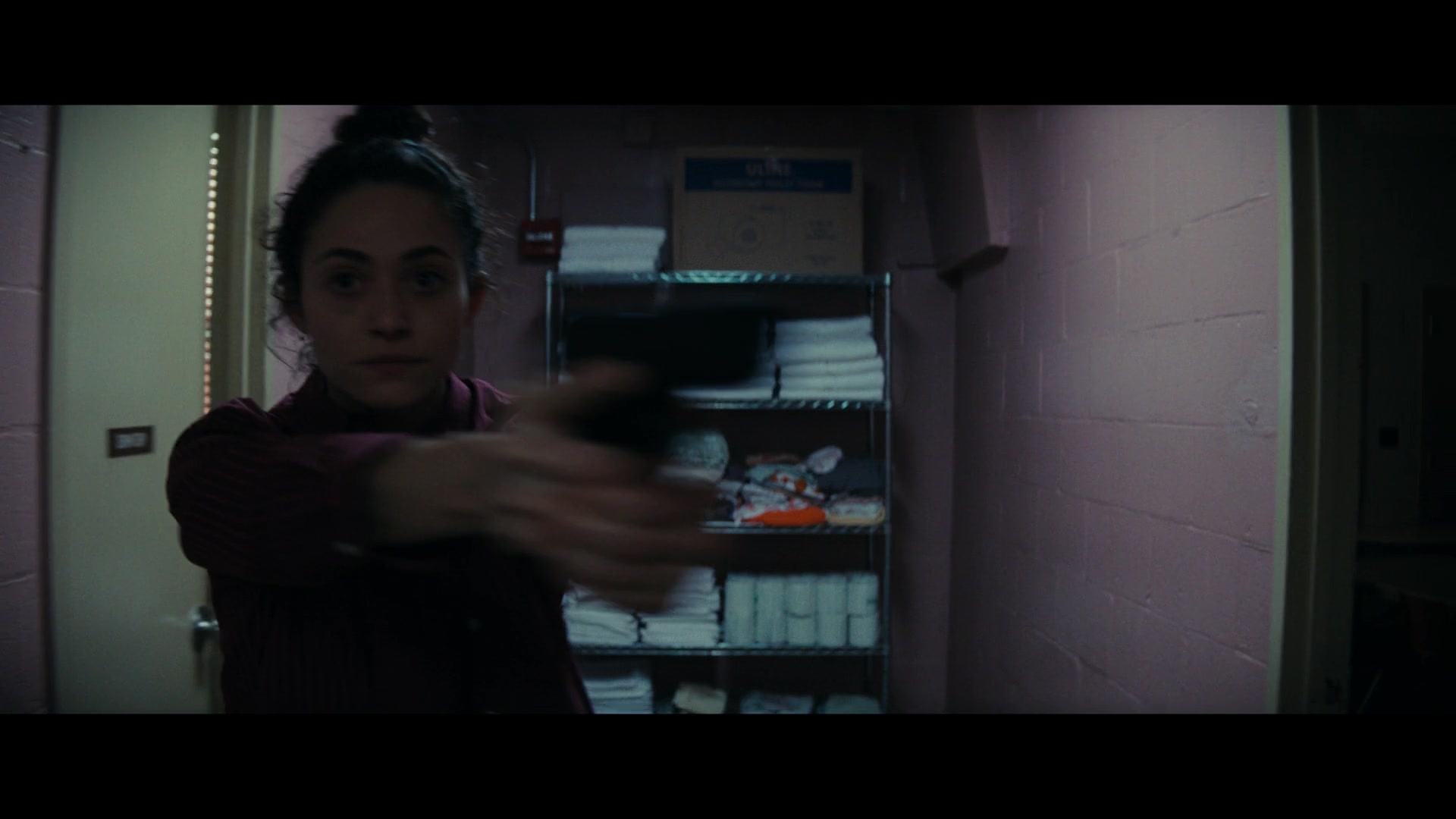 Furious_S01E06_They_Make_a_Noise_Like_Feathers_1080p_ERW_004793.jpg