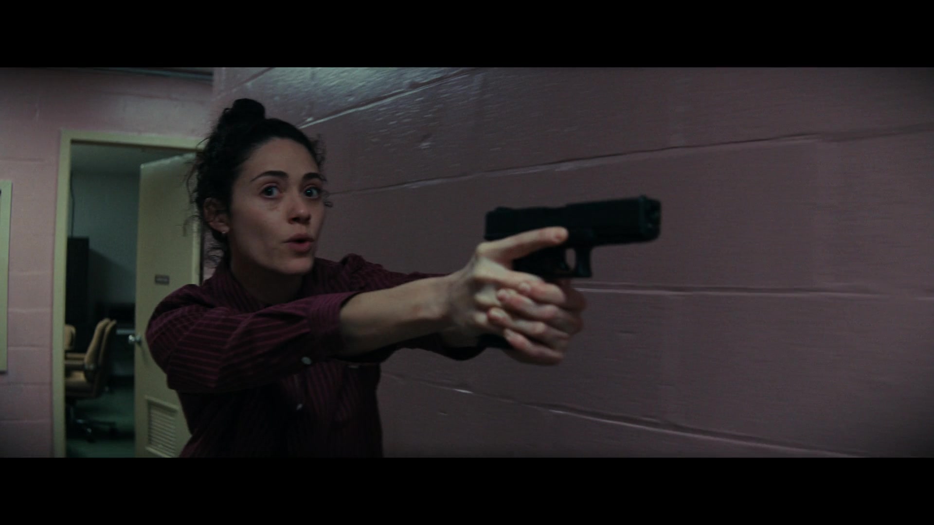 Furious_S01E06_They_Make_a_Noise_Like_Feathers_1080p_ERW_004805.jpg