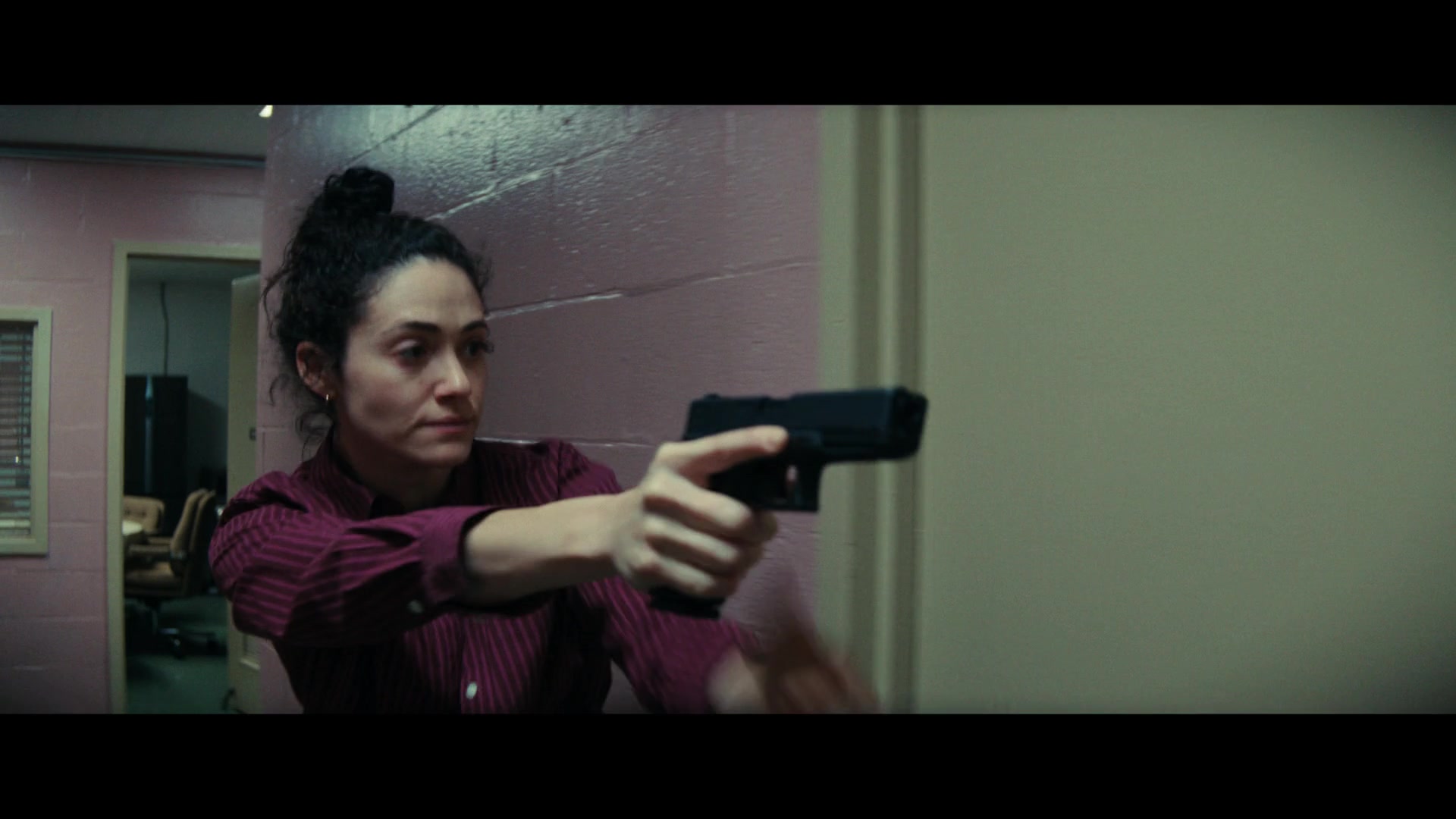 Furious_S01E06_They_Make_a_Noise_Like_Feathers_1080p_ERW_004807.jpg