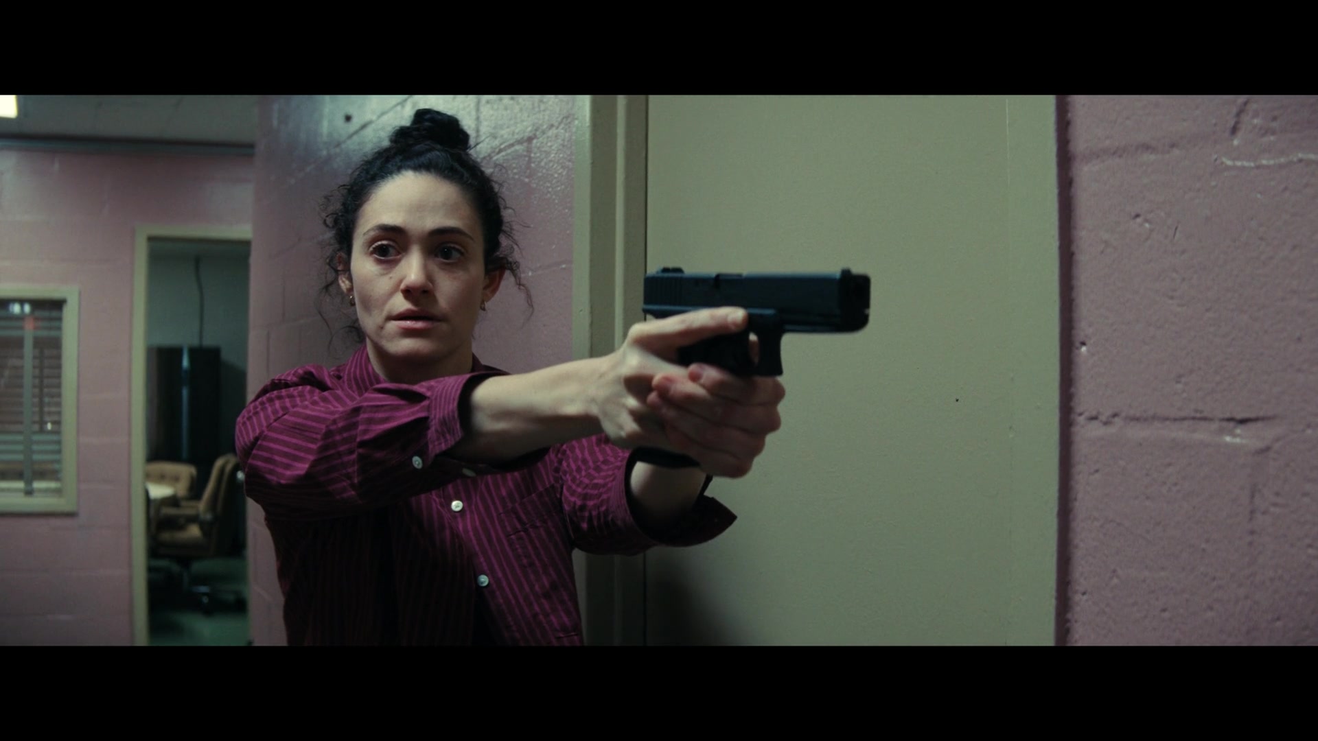 Furious_S01E06_They_Make_a_Noise_Like_Feathers_1080p_ERW_004815.jpg