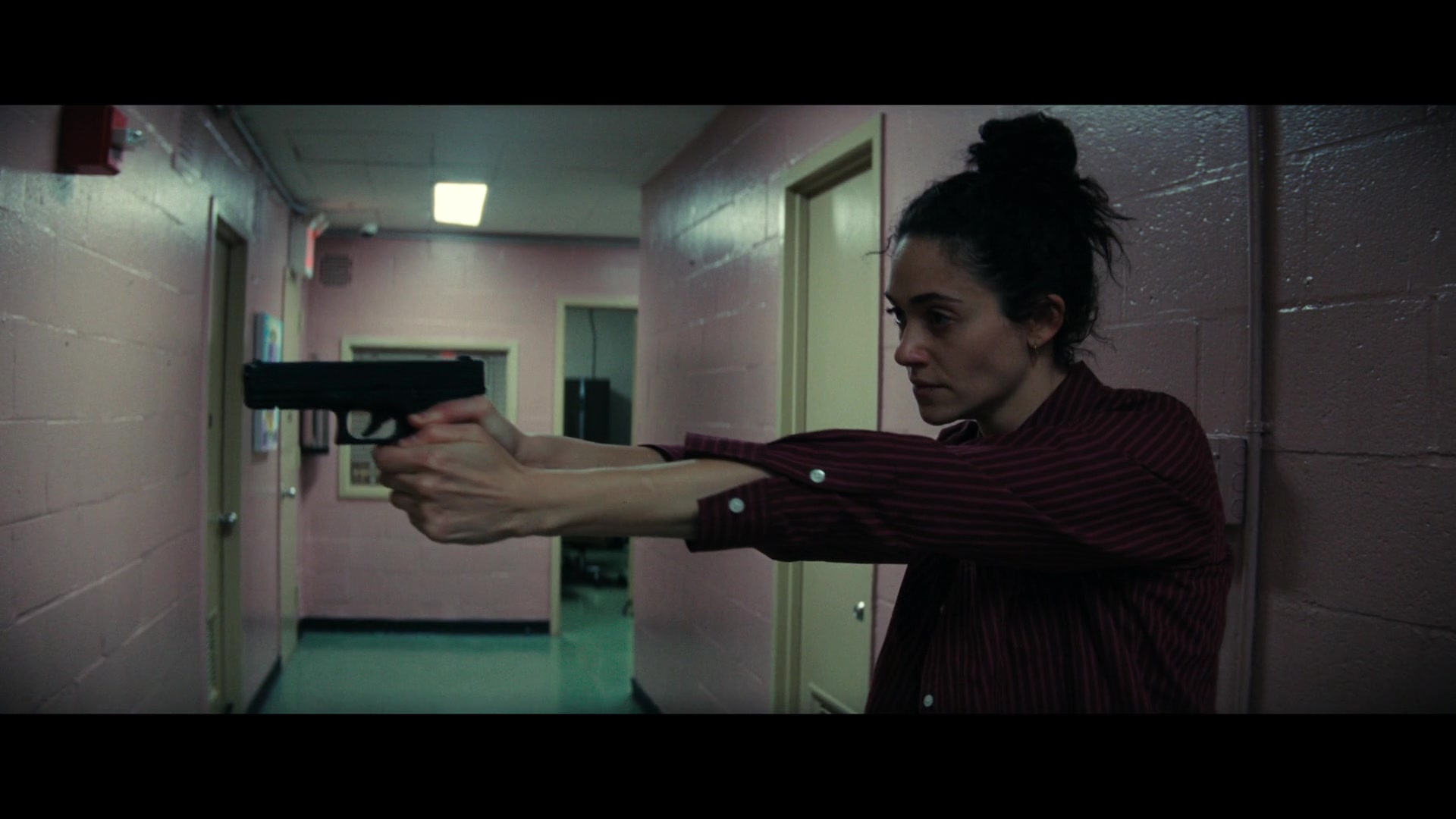 Furious_S01E06_They_Make_a_Noise_Like_Feathers_1080p_ERW_004831.jpg