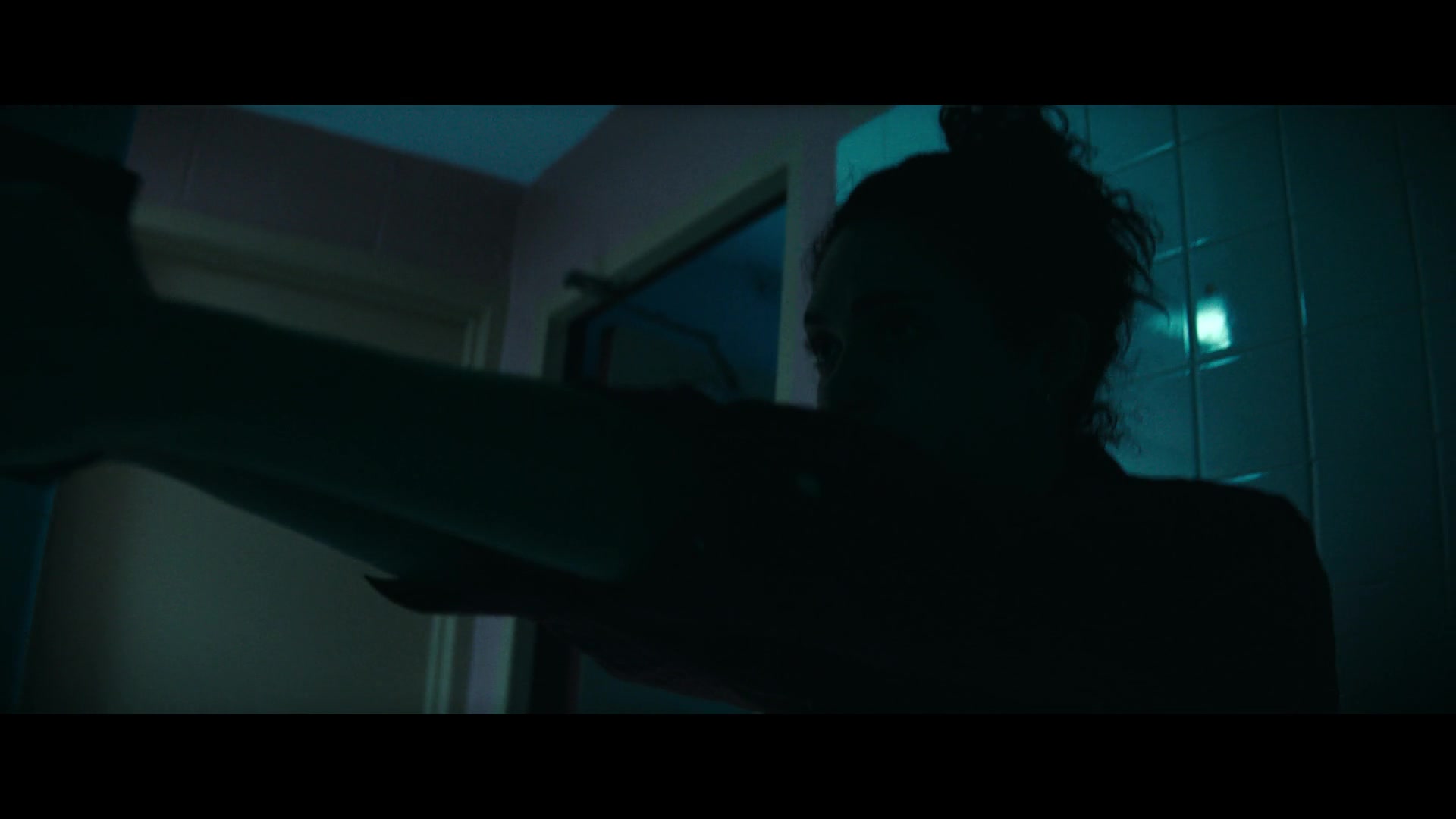 Furious_S01E06_They_Make_a_Noise_Like_Feathers_1080p_ERW_004850.jpg