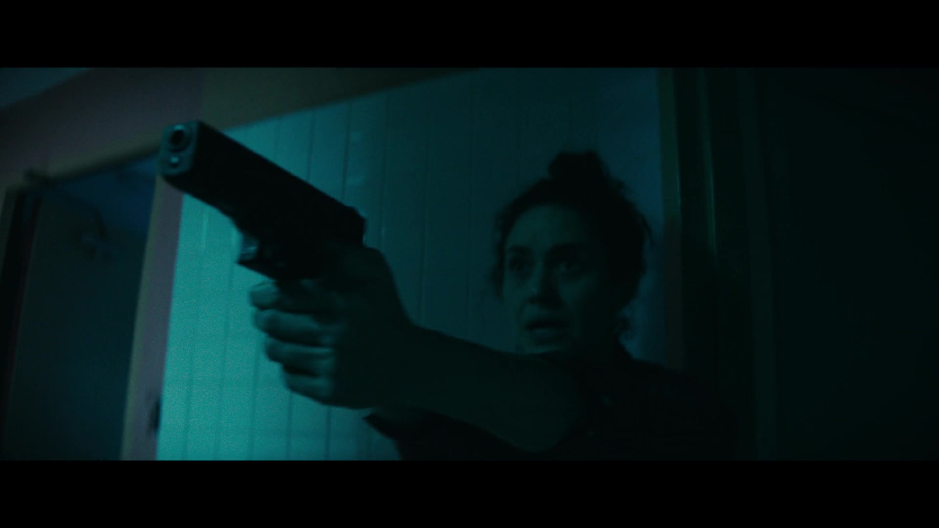 Furious_S01E06_They_Make_a_Noise_Like_Feathers_1080p_ERW_004857.jpg
