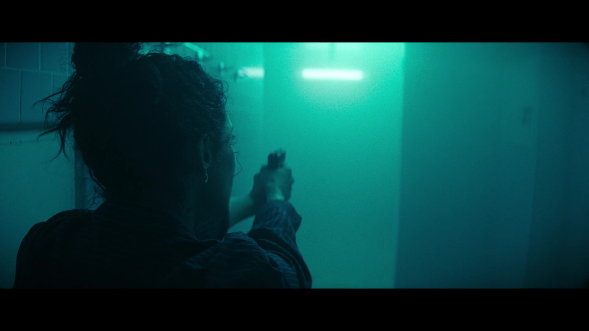 Furious_S01E06_They_Make_a_Noise_Like_Feathers_1080p_ERW_004862.jpg