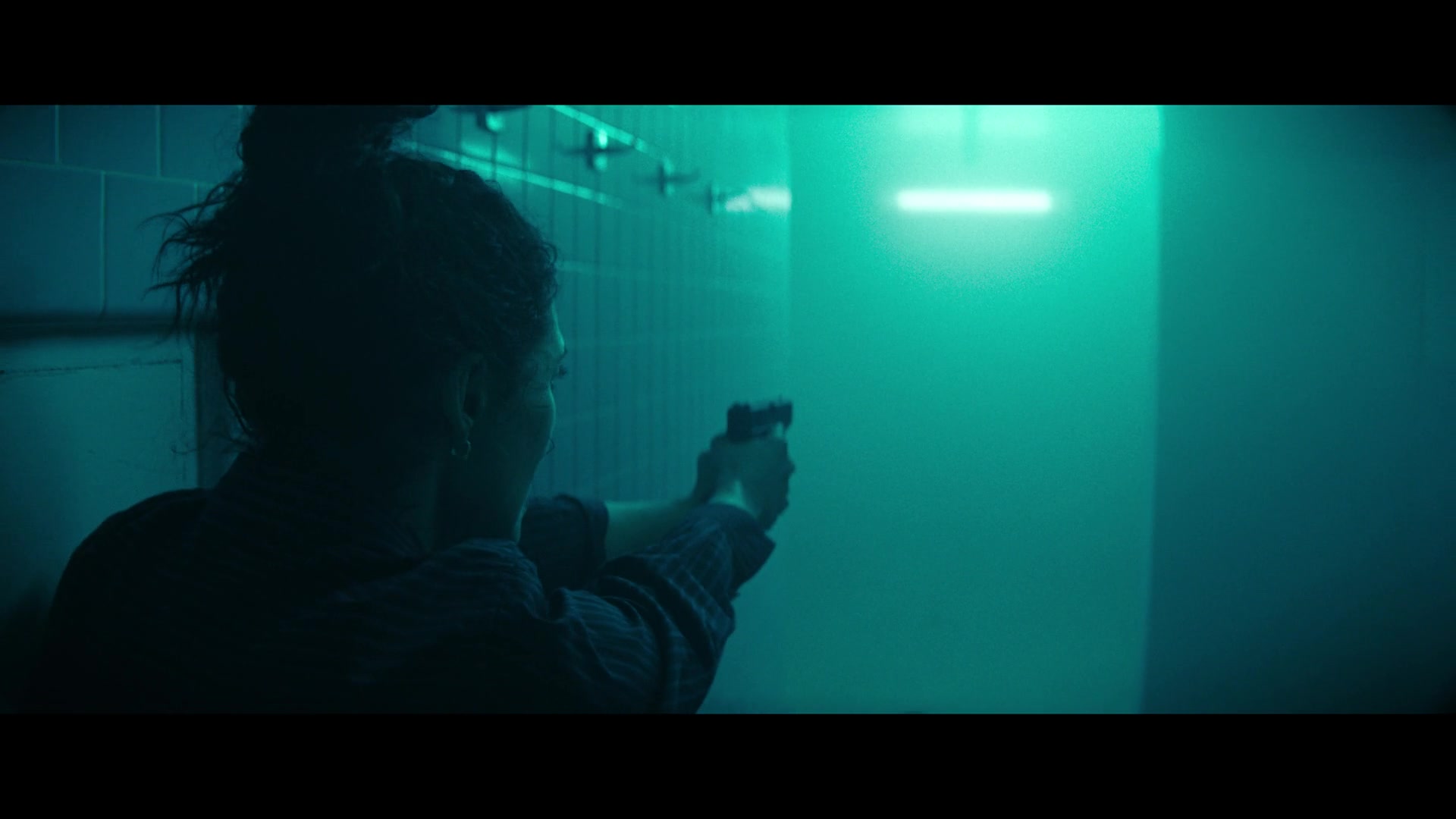 Furious_S01E06_They_Make_a_Noise_Like_Feathers_1080p_ERW_004866.jpg