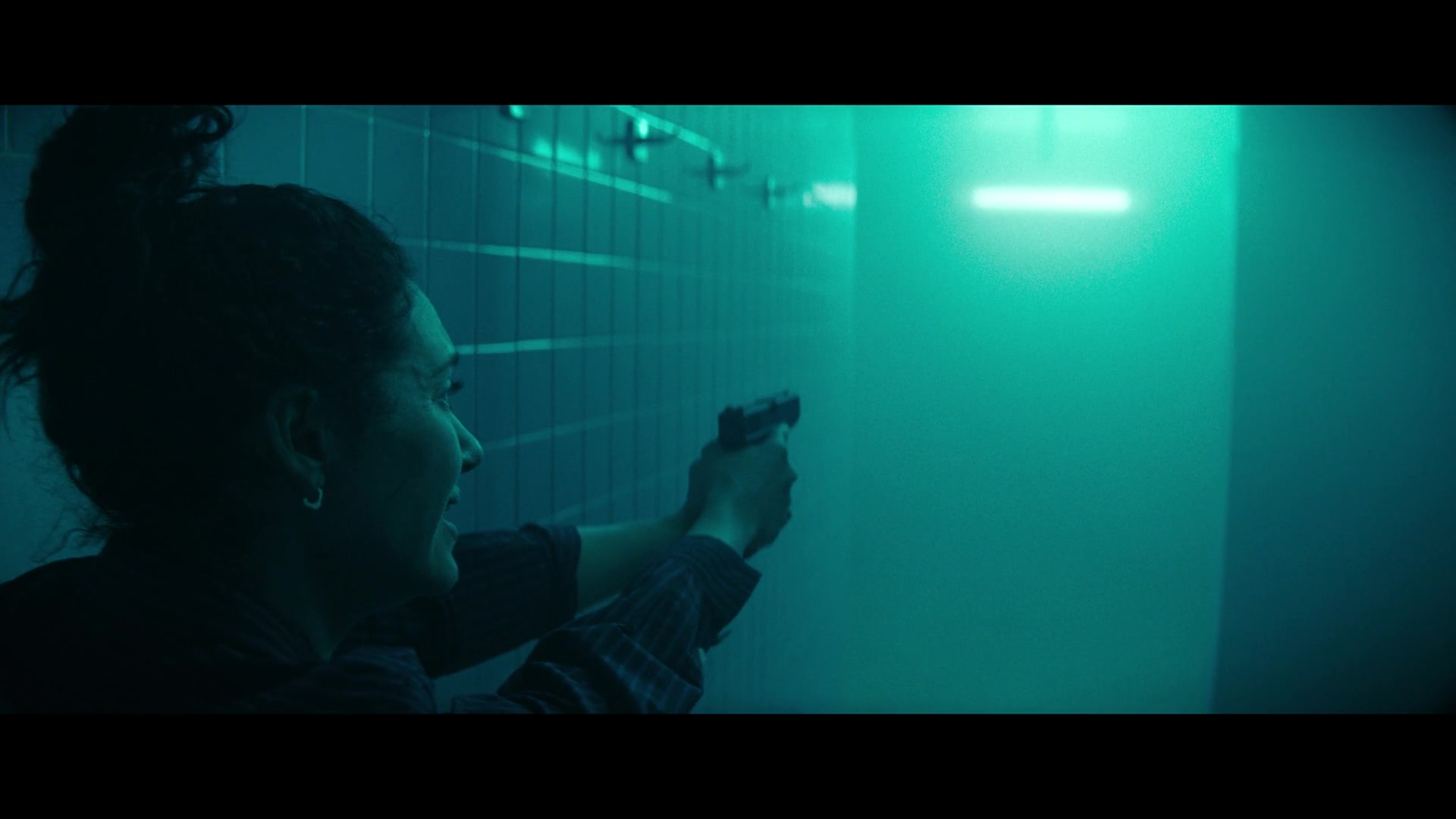 Furious_S01E06_They_Make_a_Noise_Like_Feathers_1080p_ERW_004868.jpg