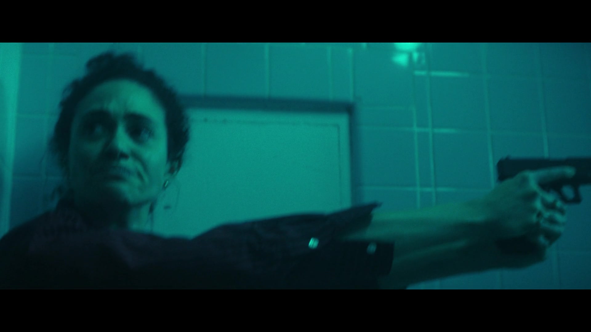 Furious_S01E06_They_Make_a_Noise_Like_Feathers_1080p_ERW_004874.jpg
