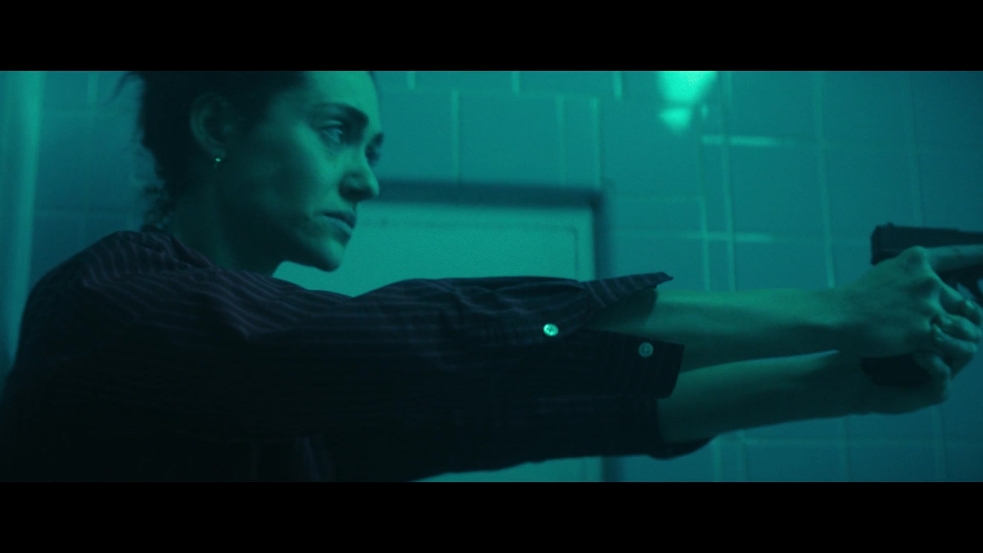 Furious_S01E06_They_Make_a_Noise_Like_Feathers_1080p_ERW_004875.jpg