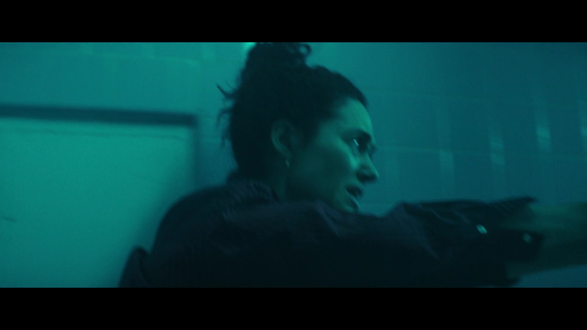 Furious_S01E06_They_Make_a_Noise_Like_Feathers_1080p_ERW_004877.jpg