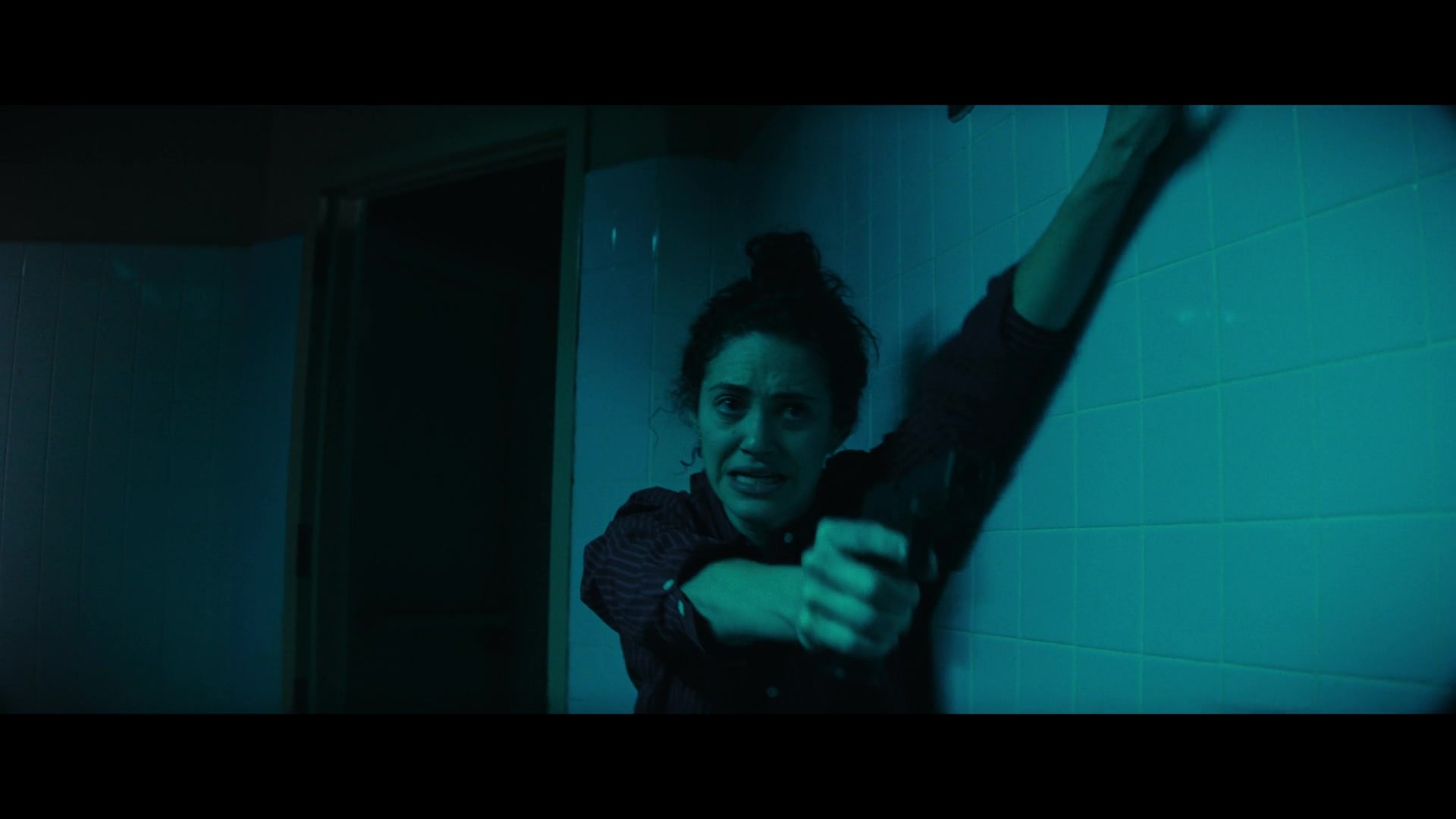 Furious_S01E06_They_Make_a_Noise_Like_Feathers_1080p_ERW_004892.jpg