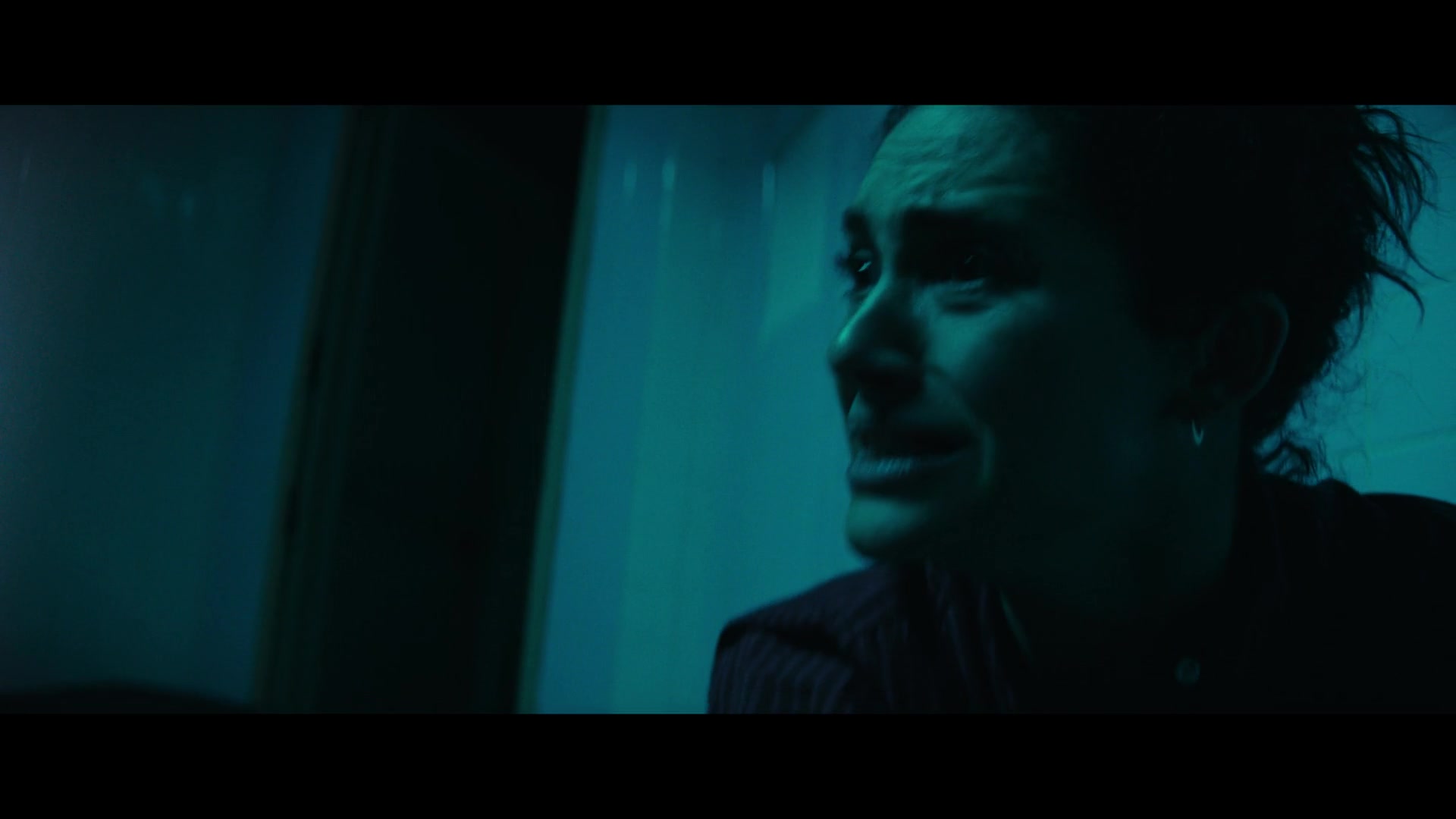 Furious_S01E06_They_Make_a_Noise_Like_Feathers_1080p_ERW_004898.jpg