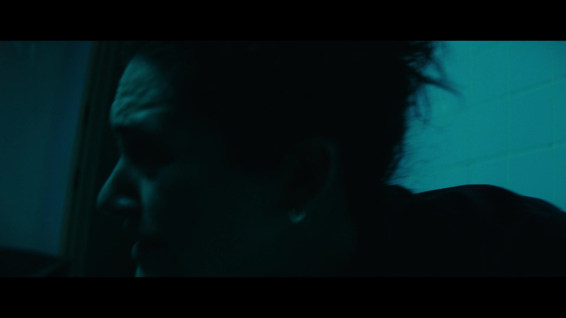 Furious_S01E06_They_Make_a_Noise_Like_Feathers_1080p_ERW_004902.jpg