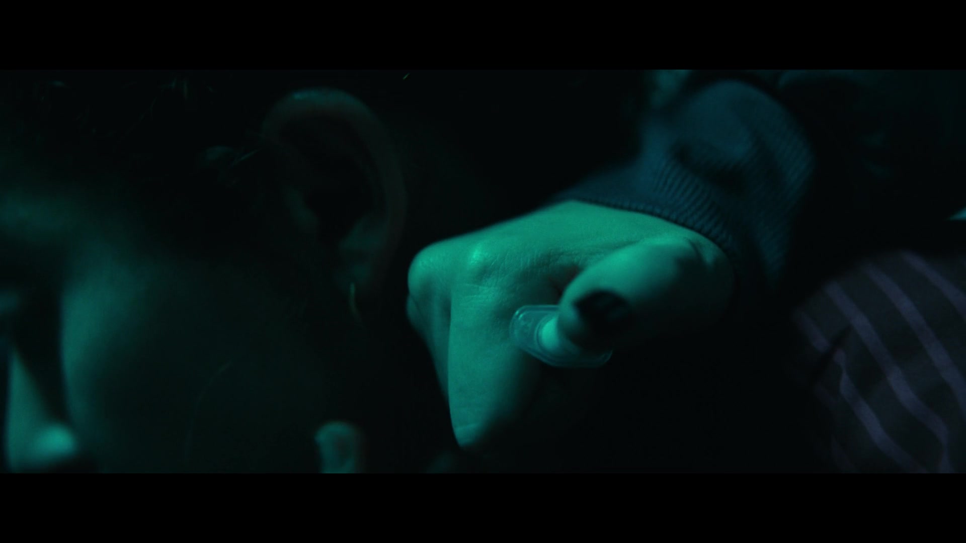 Furious_S01E06_They_Make_a_Noise_Like_Feathers_1080p_ERW_004906.jpg
