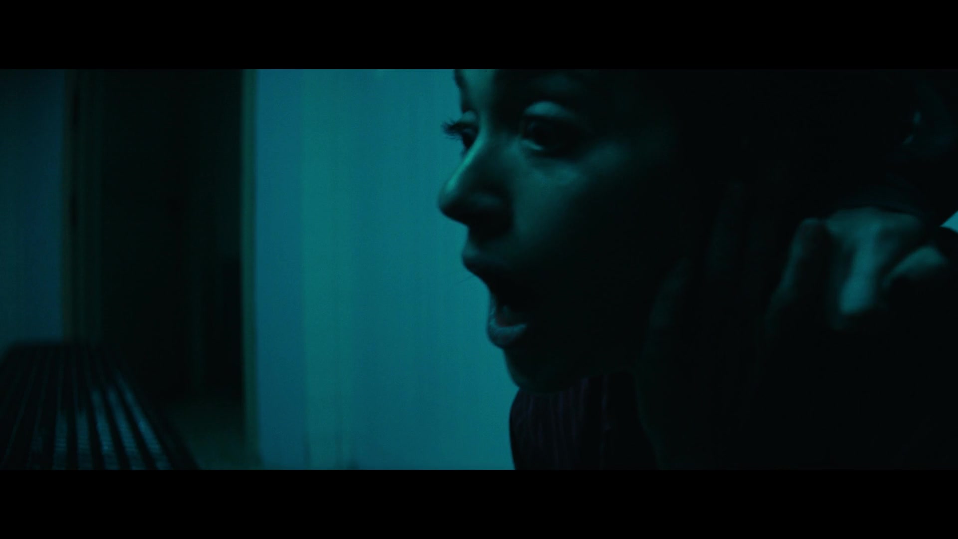 Furious_S01E06_They_Make_a_Noise_Like_Feathers_1080p_ERW_004907.jpg