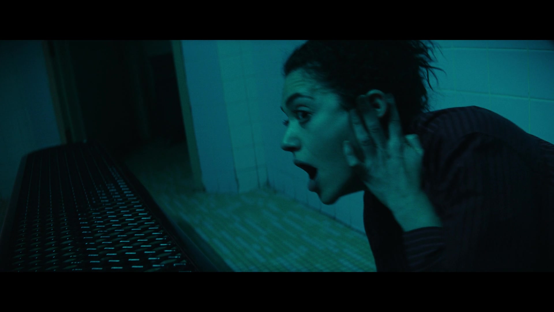 Furious_S01E06_They_Make_a_Noise_Like_Feathers_1080p_ERW_004914.jpg