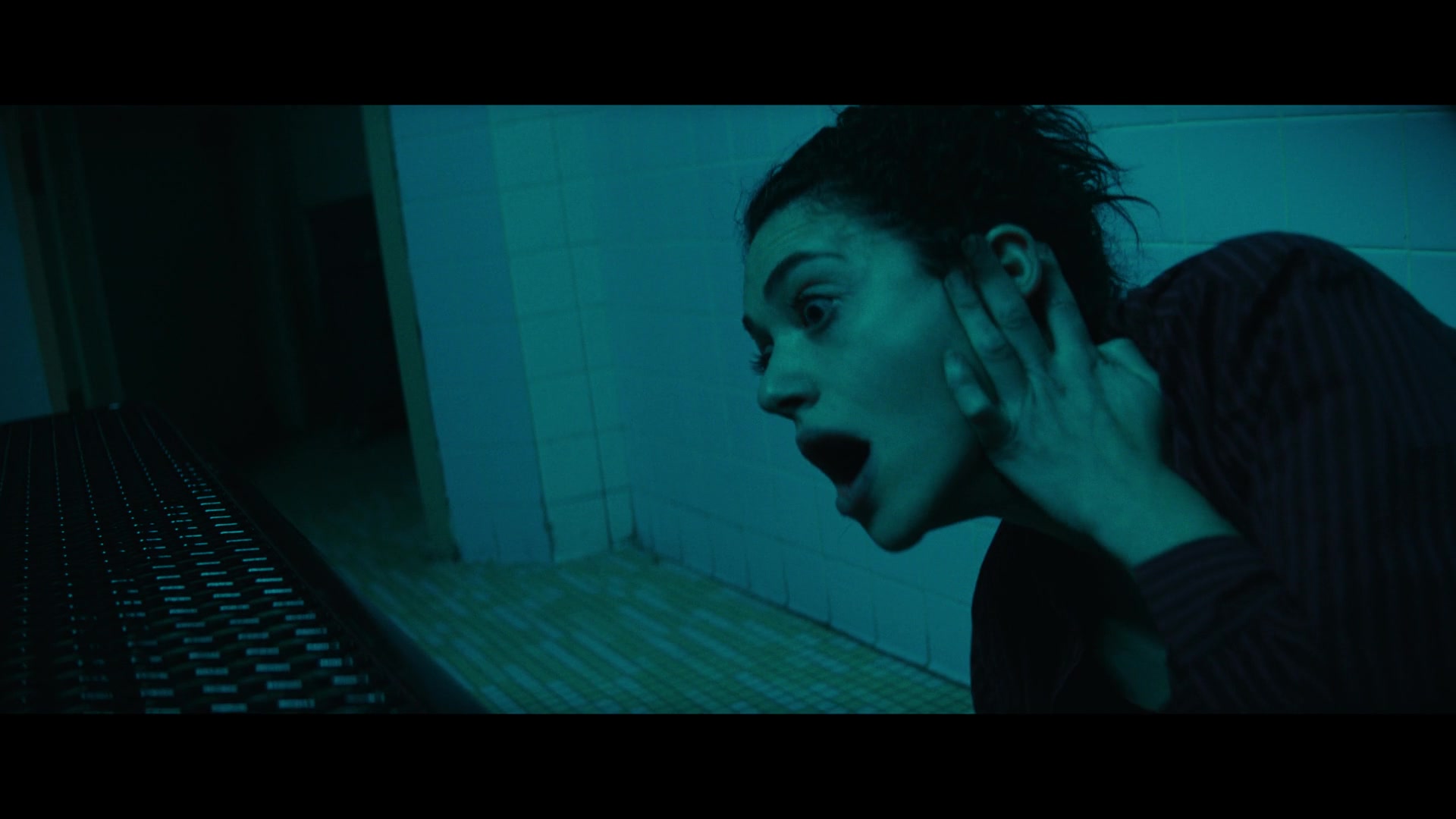 Furious_S01E06_They_Make_a_Noise_Like_Feathers_1080p_ERW_004916.jpg