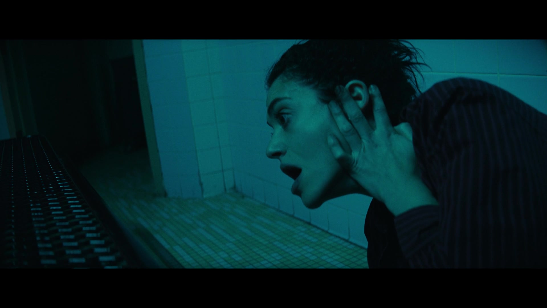 Furious_S01E06_They_Make_a_Noise_Like_Feathers_1080p_ERW_004918.jpg