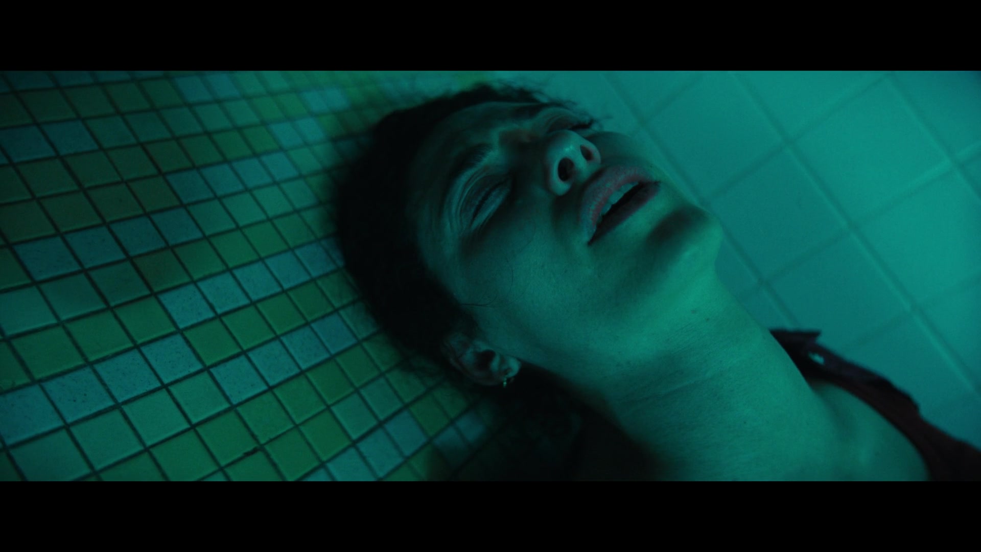 Furious_S01E06_They_Make_a_Noise_Like_Feathers_1080p_ERW_005716.jpg