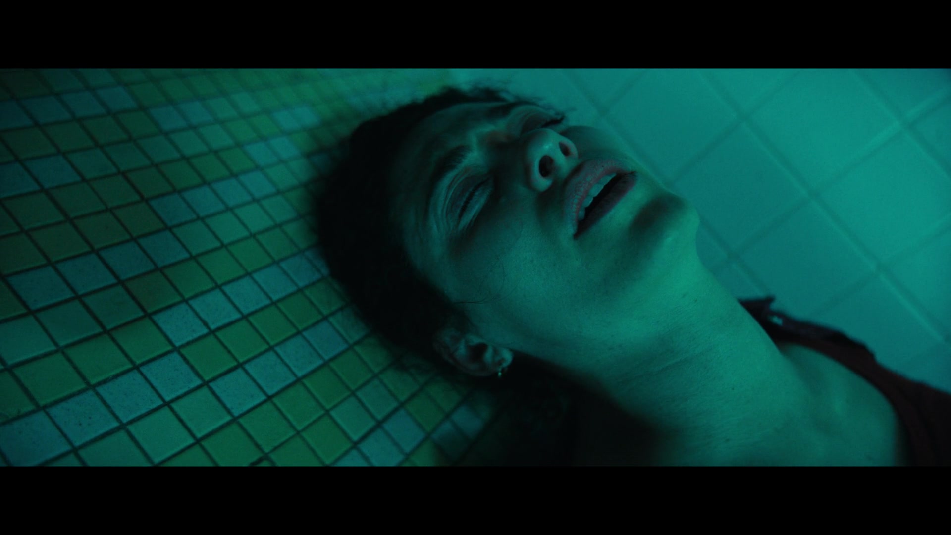 Furious_S01E06_They_Make_a_Noise_Like_Feathers_1080p_ERW_005717.jpg