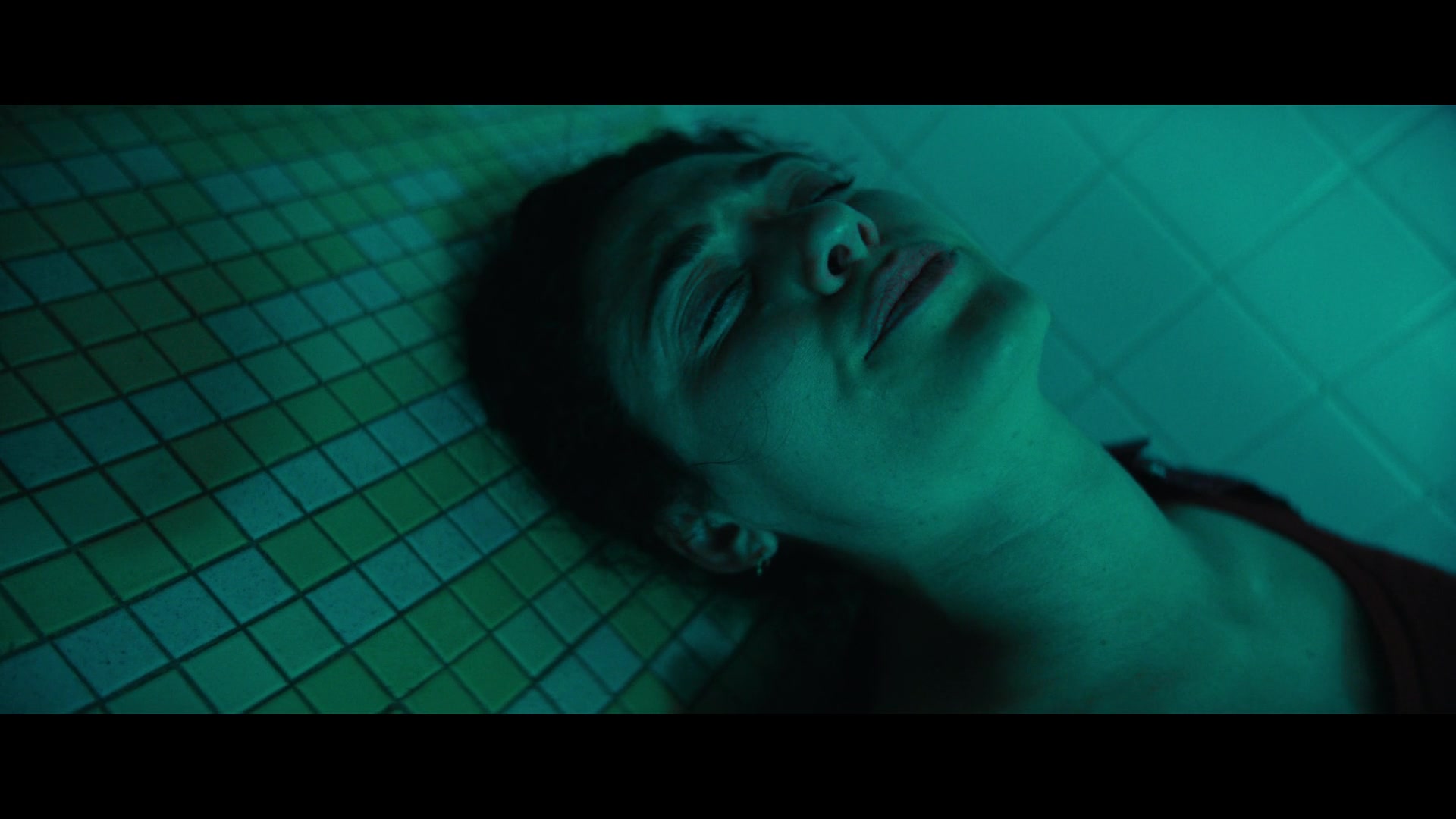 Furious_S01E06_They_Make_a_Noise_Like_Feathers_1080p_ERW_005718.jpg