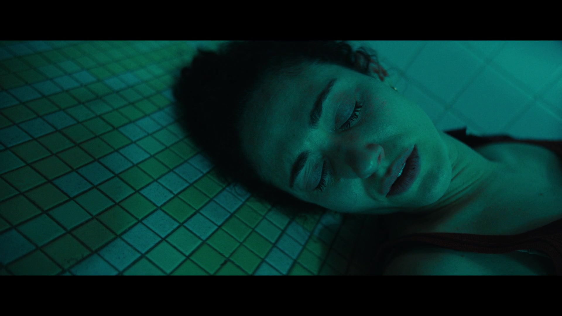 Furious_S01E06_They_Make_a_Noise_Like_Feathers_1080p_ERW_005729.jpg