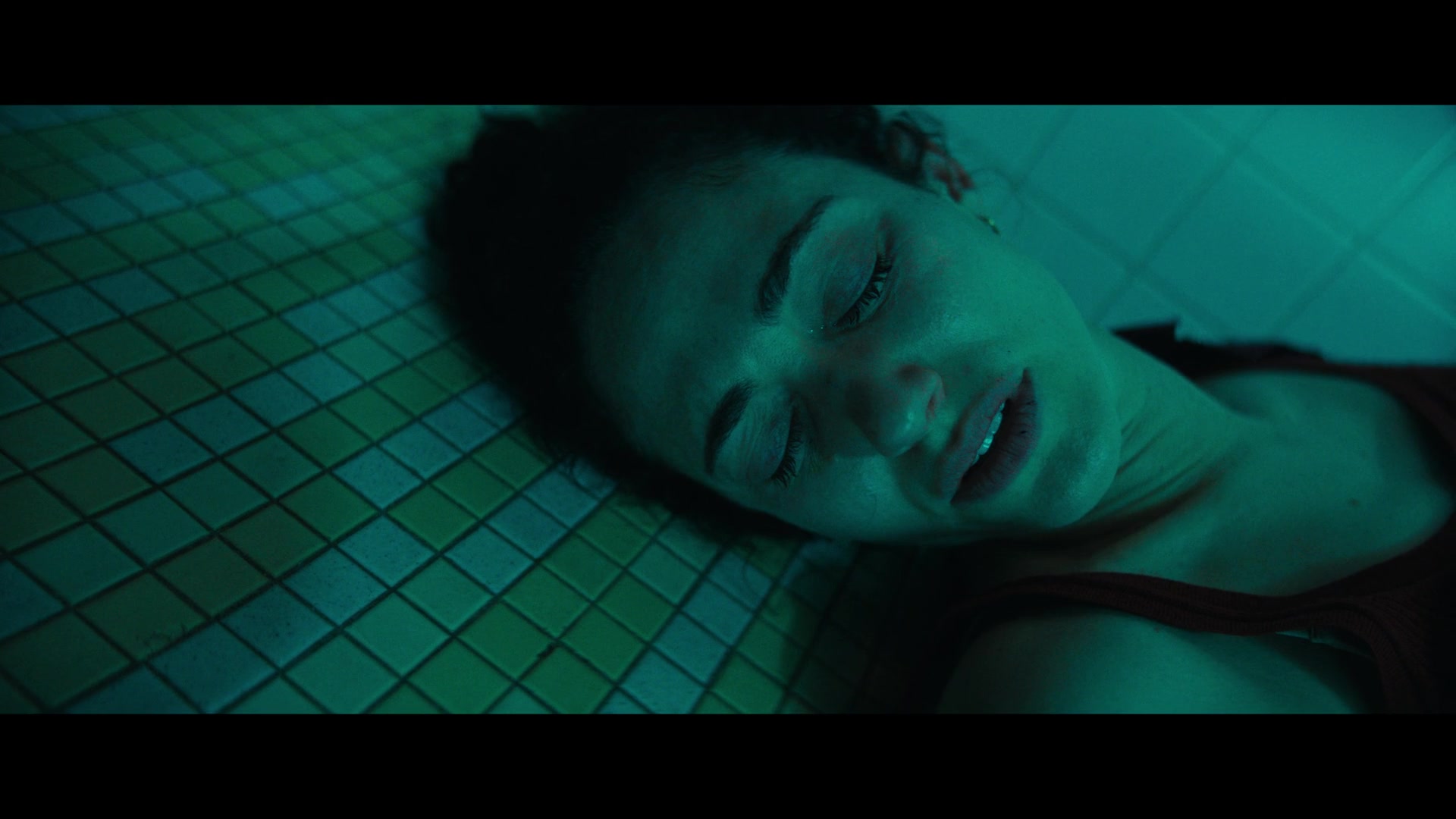 Furious_S01E06_They_Make_a_Noise_Like_Feathers_1080p_ERW_005739.jpg