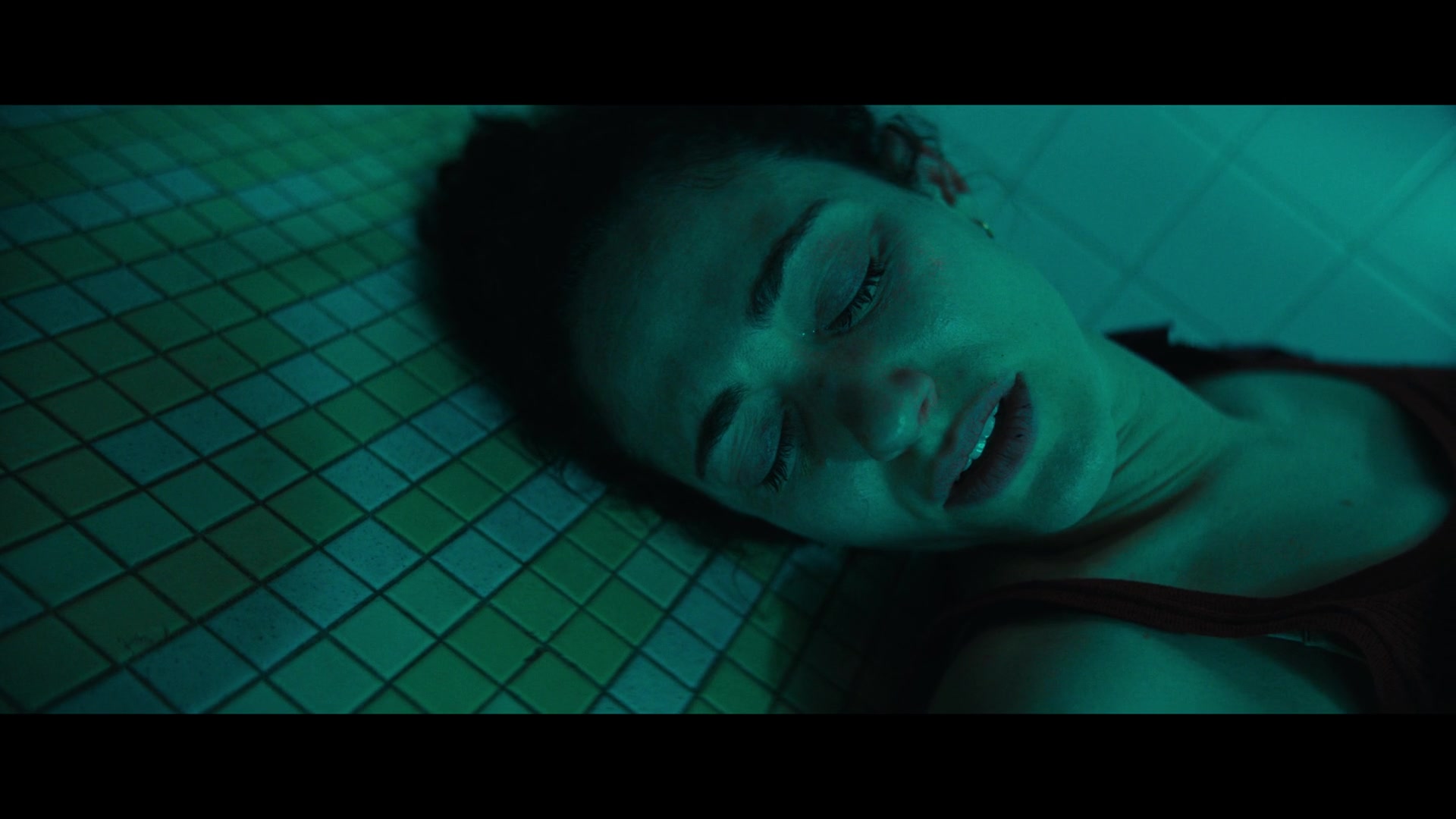 Furious_S01E06_They_Make_a_Noise_Like_Feathers_1080p_ERW_005740.jpg