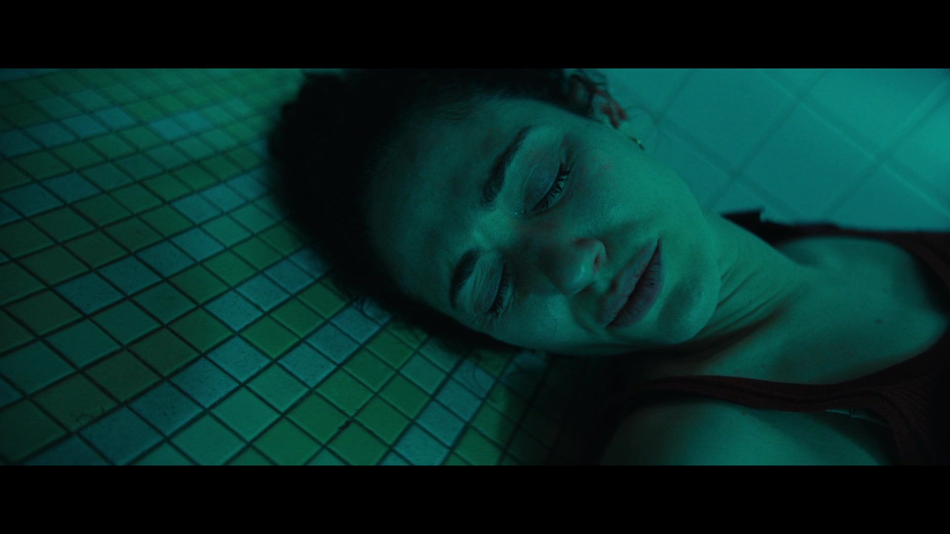 Furious_S01E06_They_Make_a_Noise_Like_Feathers_1080p_ERW_005742.jpg