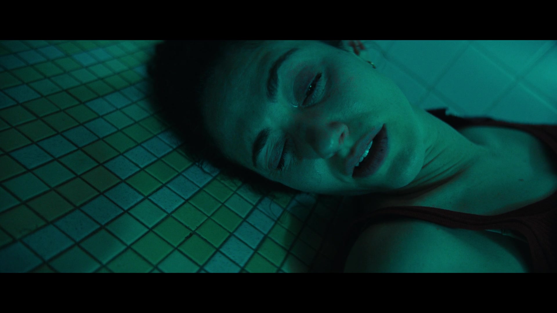 Furious_S01E06_They_Make_a_Noise_Like_Feathers_1080p_ERW_005747.jpg