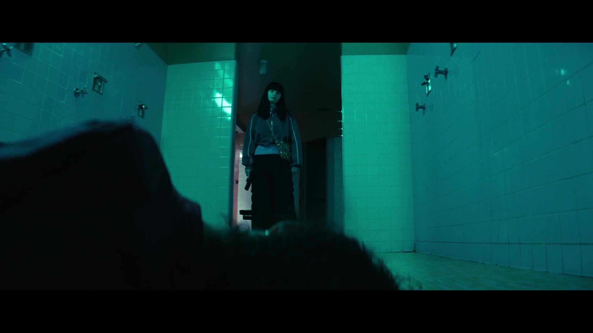 Furious_S01E06_They_Make_a_Noise_Like_Feathers_1080p_ERW_005770.jpg