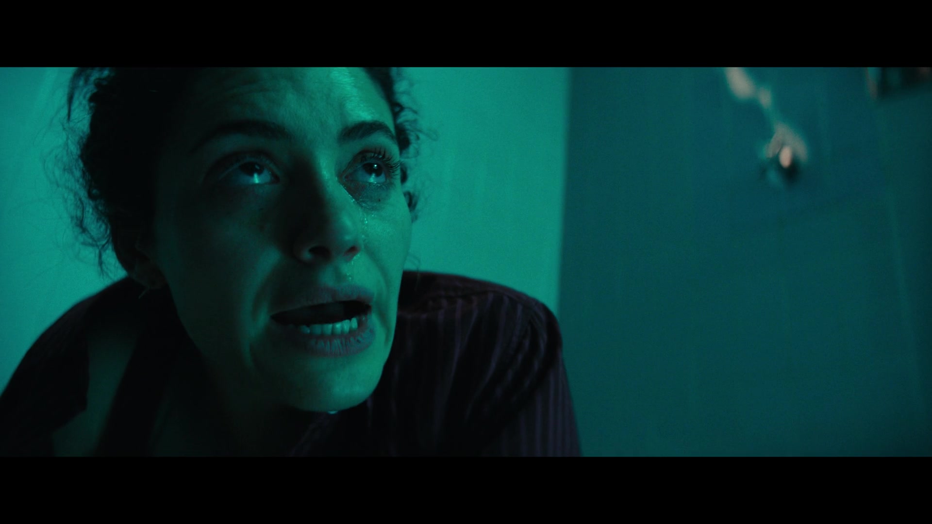 Furious_S01E06_They_Make_a_Noise_Like_Feathers_1080p_ERW_006118.jpg