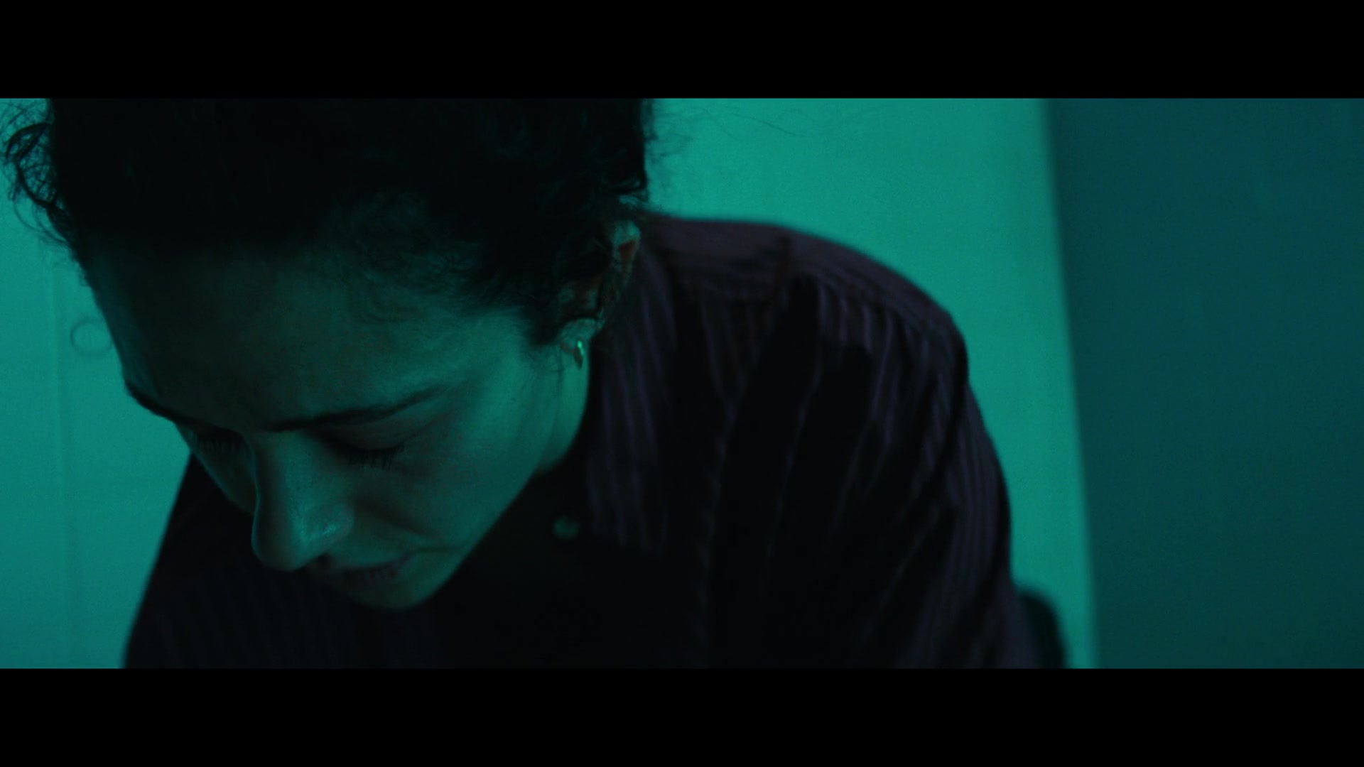 Furious_S01E06_They_Make_a_Noise_Like_Feathers_1080p_ERW_006178.jpg