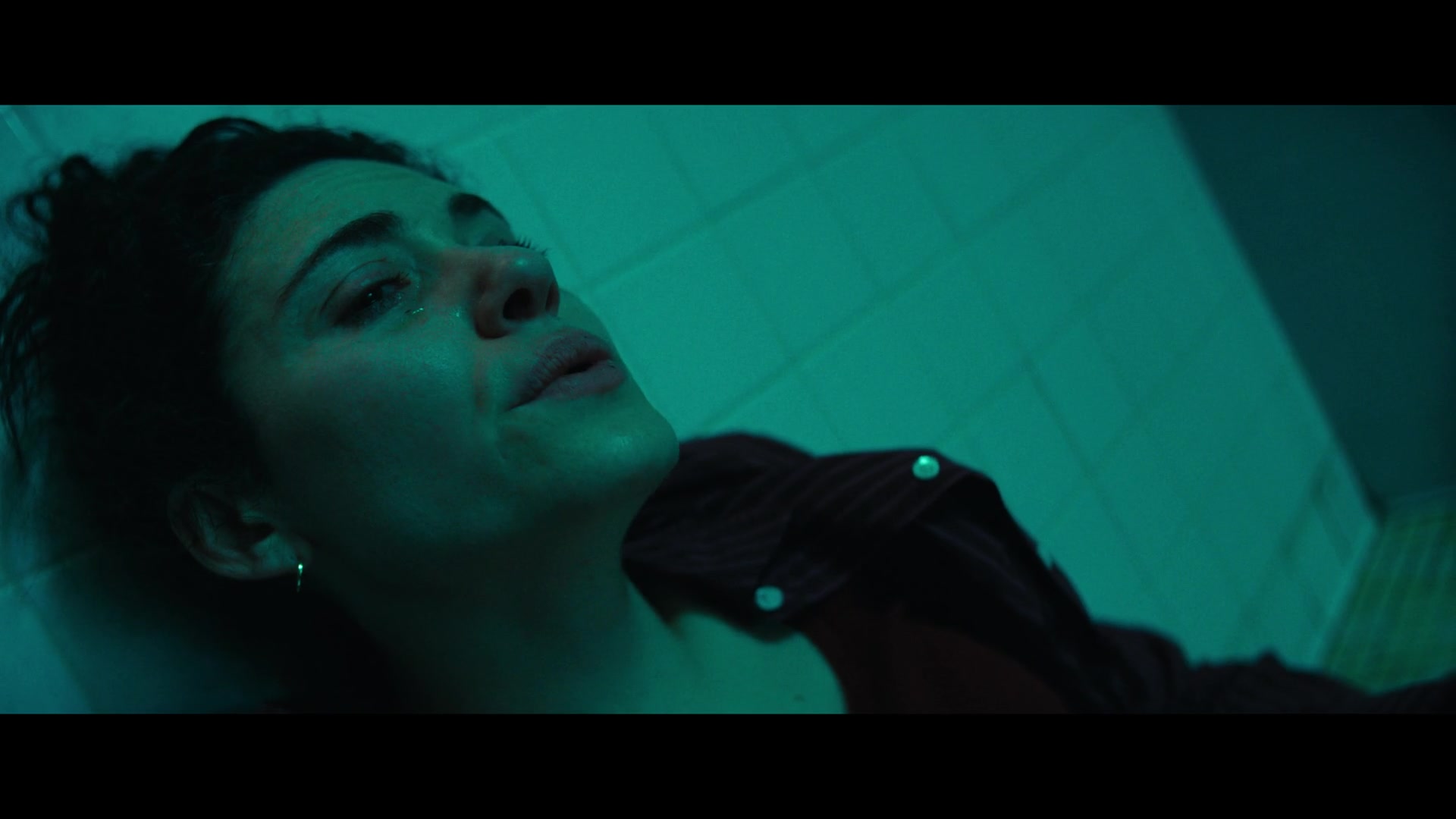 Furious_S01E06_They_Make_a_Noise_Like_Feathers_1080p_ERW_006220.jpg