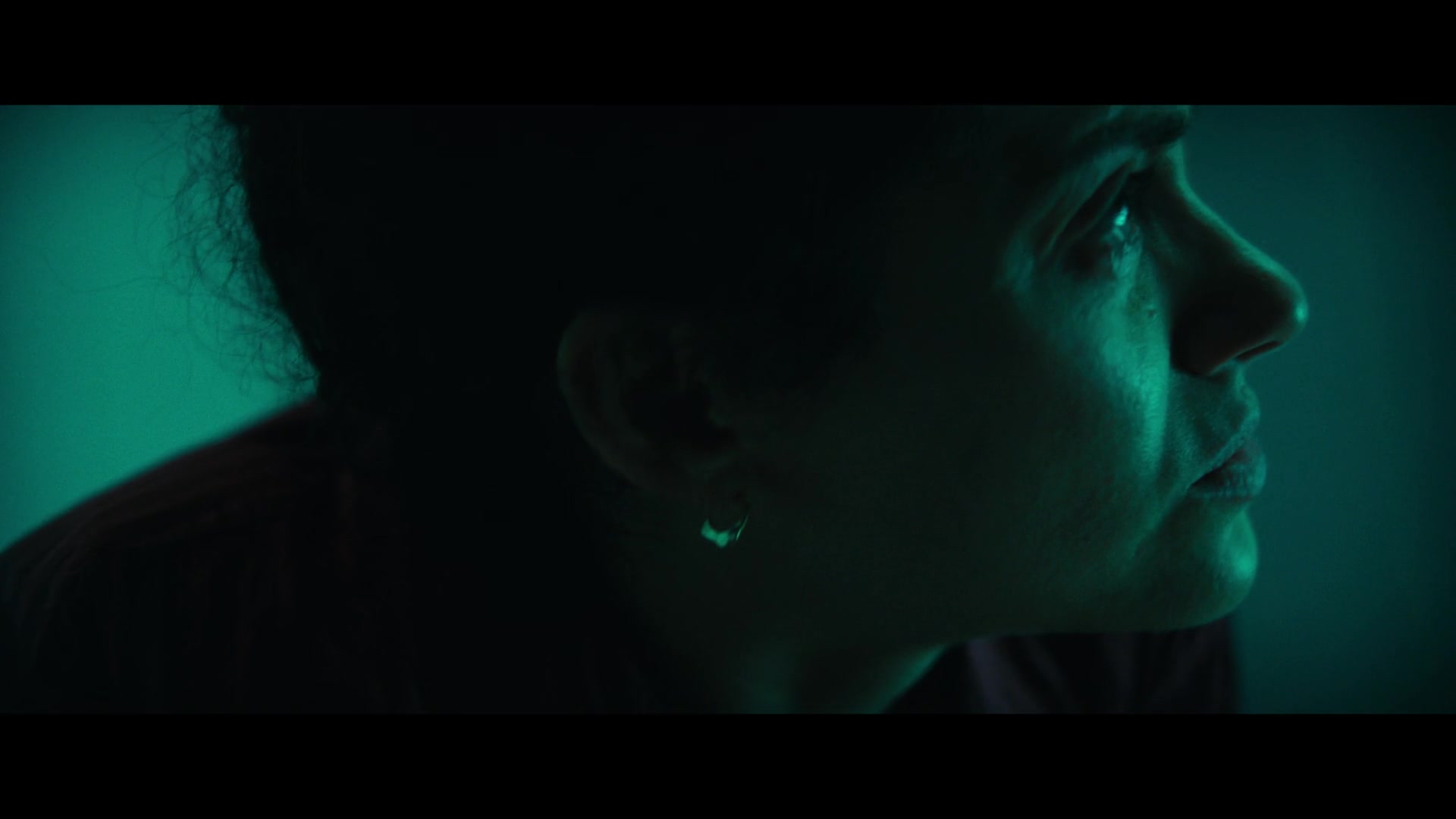 Furious_S01E06_They_Make_a_Noise_Like_Feathers_1080p_ERW_006680.jpg