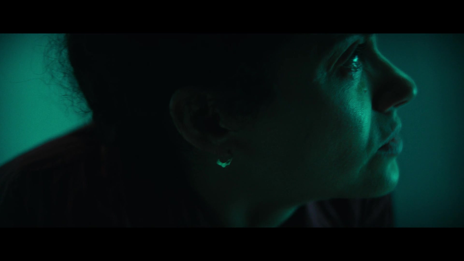 Furious_S01E06_They_Make_a_Noise_Like_Feathers_1080p_ERW_006681.jpg
