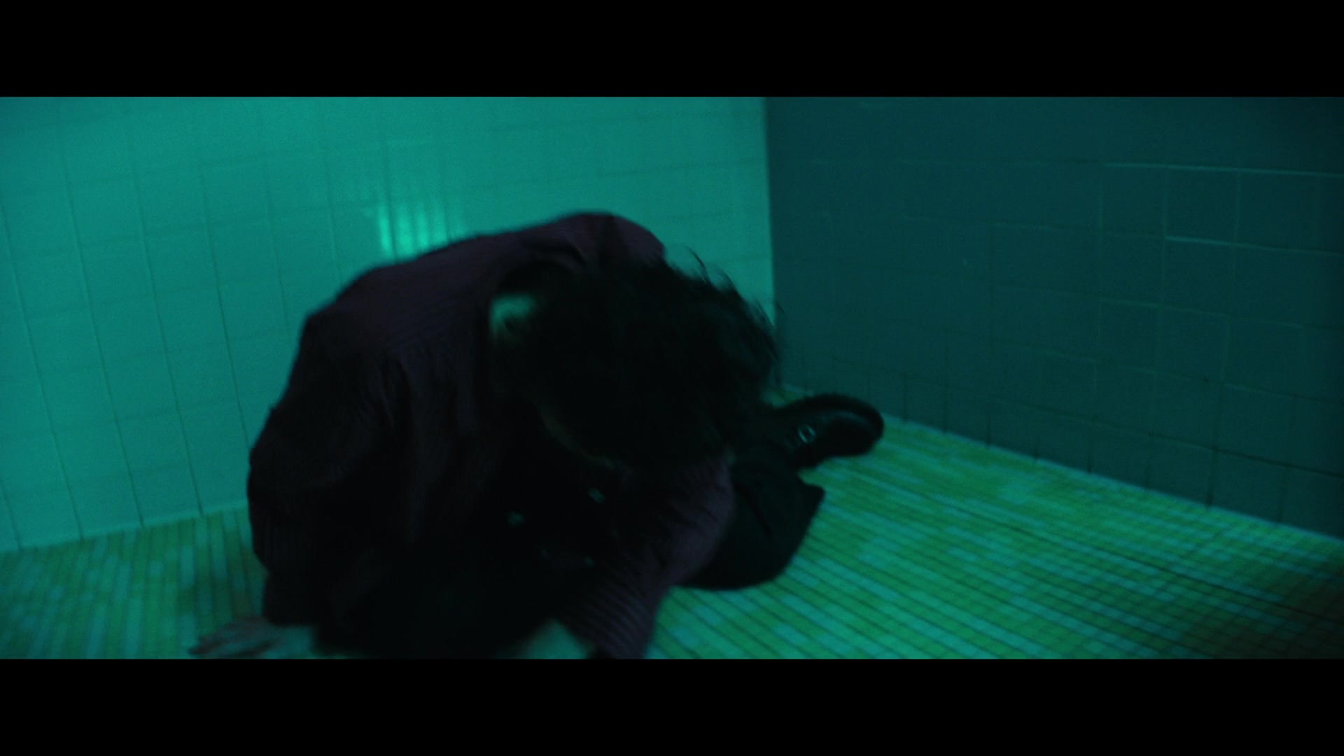 Furious_S01E06_They_Make_a_Noise_Like_Feathers_1080p_ERW_006706.jpg
