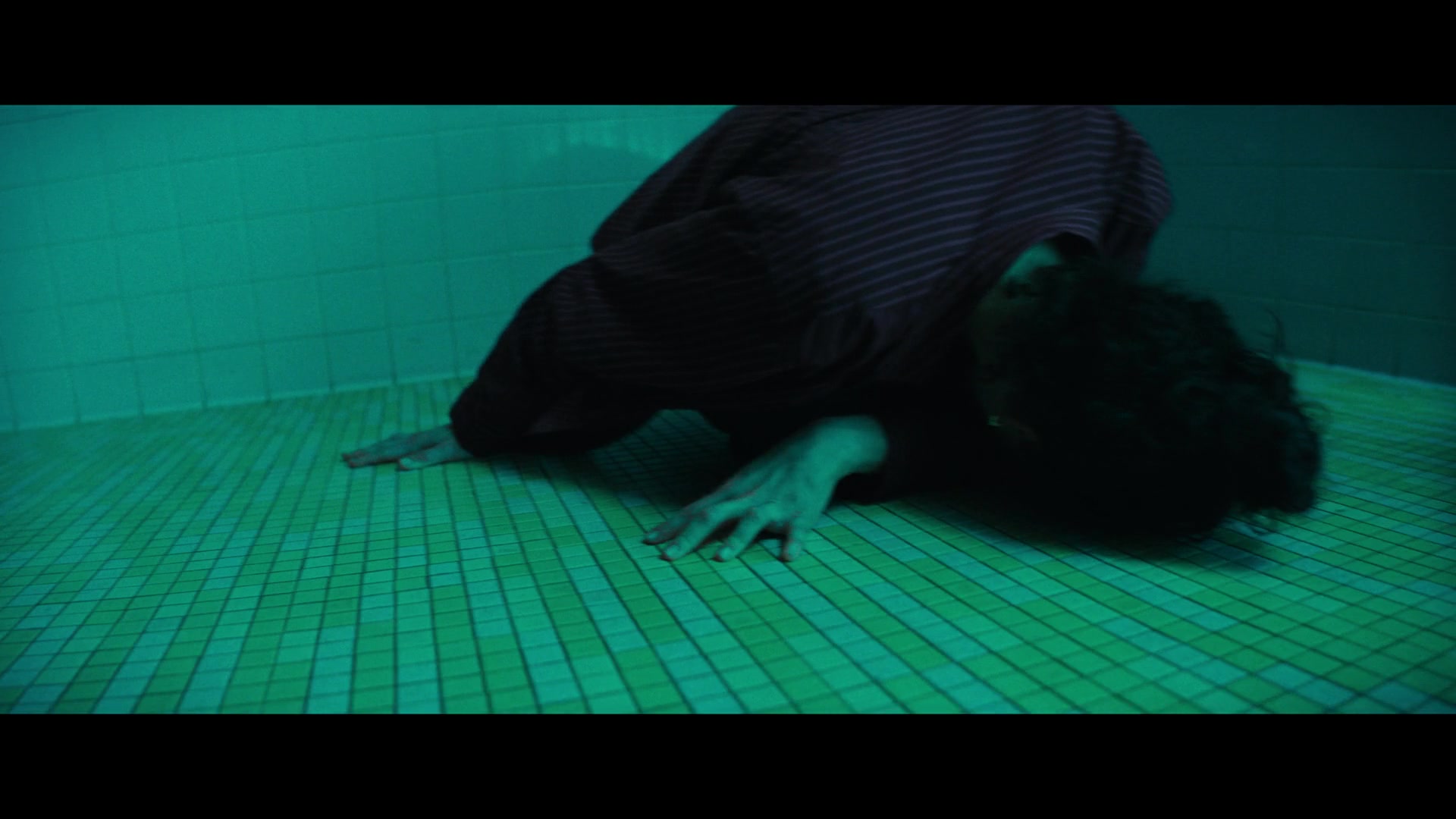 Furious_S01E06_They_Make_a_Noise_Like_Feathers_1080p_ERW_006710.jpg