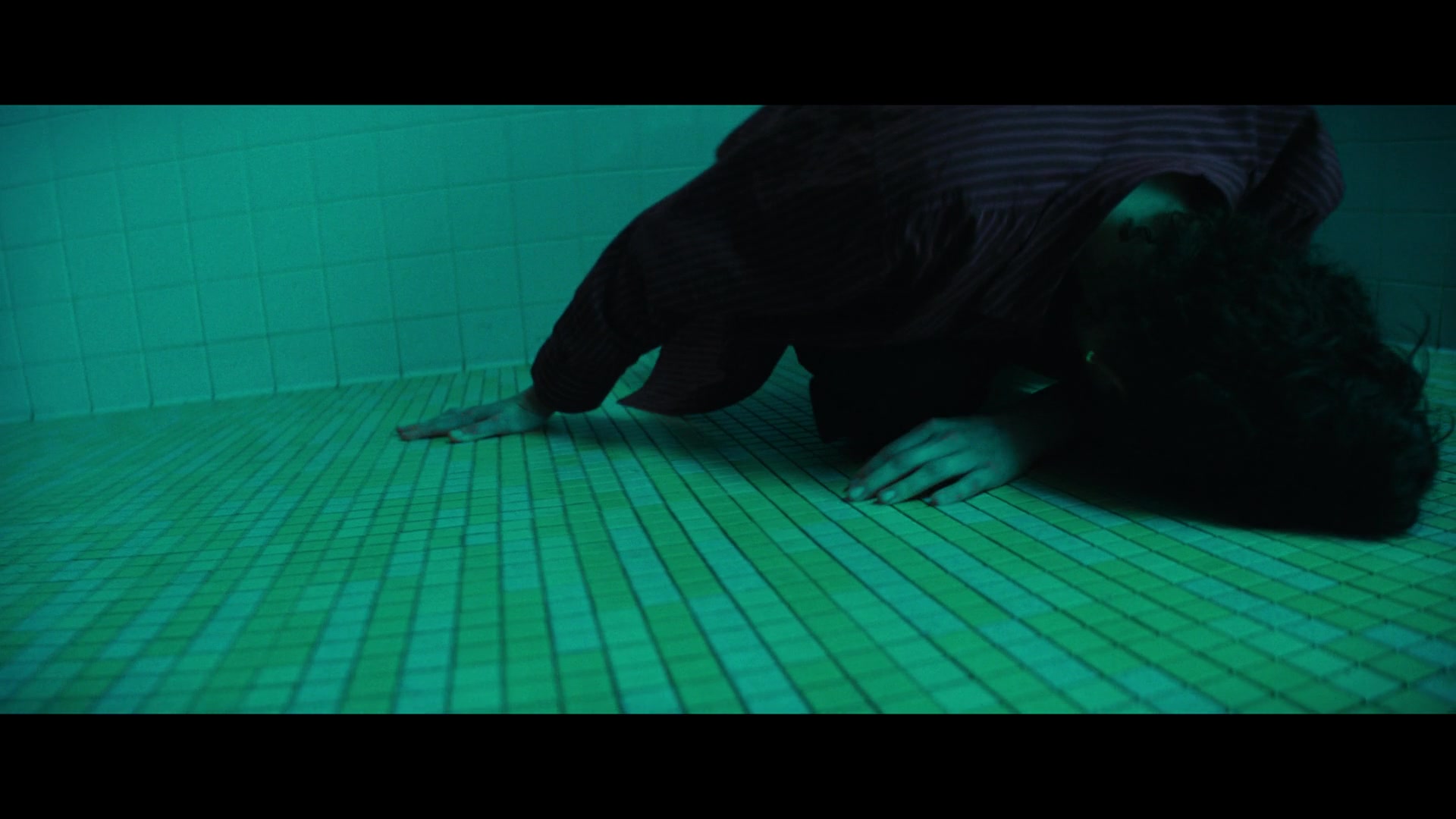 Furious_S01E06_They_Make_a_Noise_Like_Feathers_1080p_ERW_006711.jpg