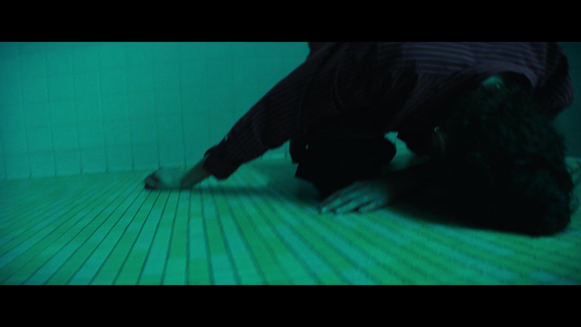 Furious_S01E06_They_Make_a_Noise_Like_Feathers_1080p_ERW_006712.jpg
