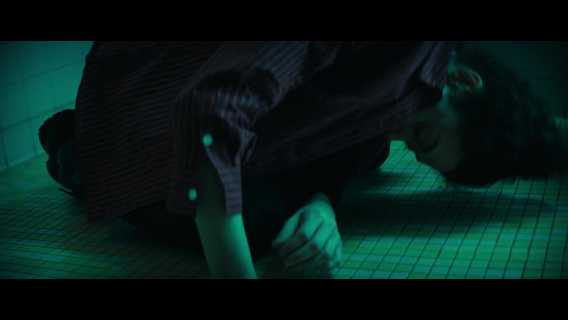 Furious_S01E06_They_Make_a_Noise_Like_Feathers_1080p_ERW_006714.jpg