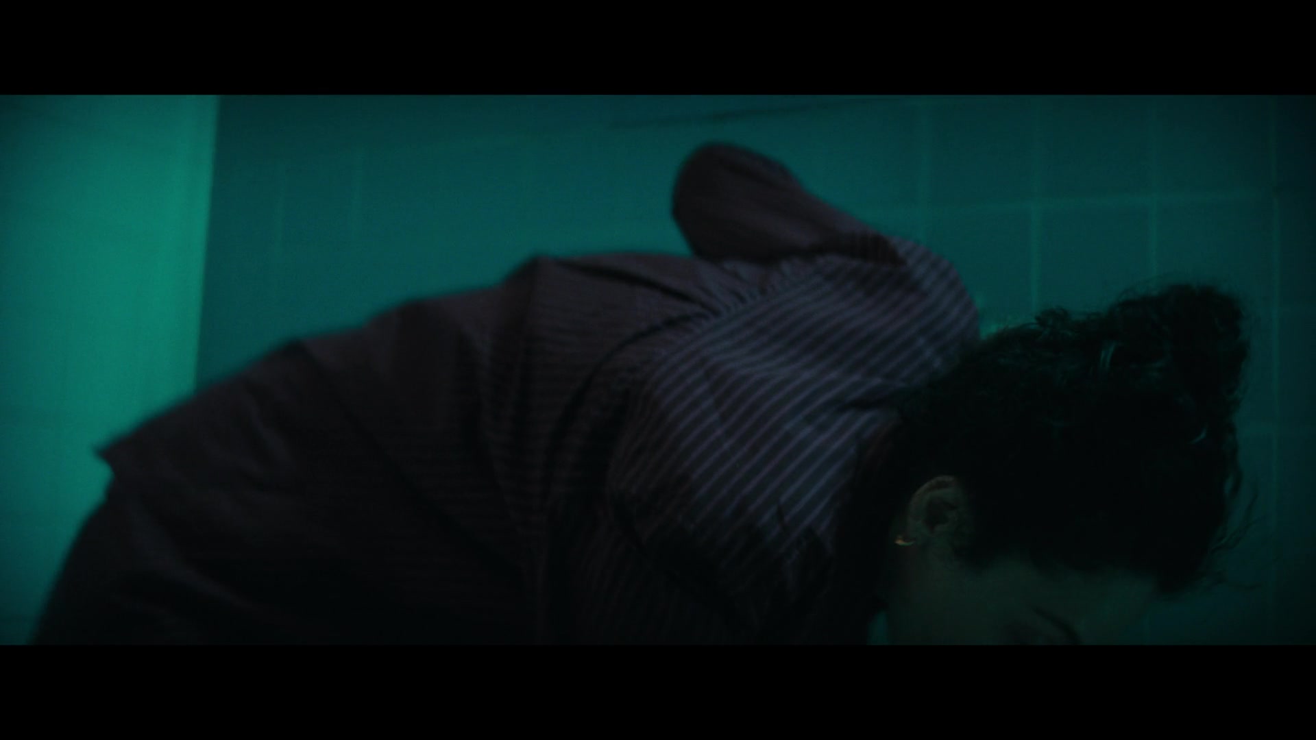 Furious_S01E06_They_Make_a_Noise_Like_Feathers_1080p_ERW_006720.jpg