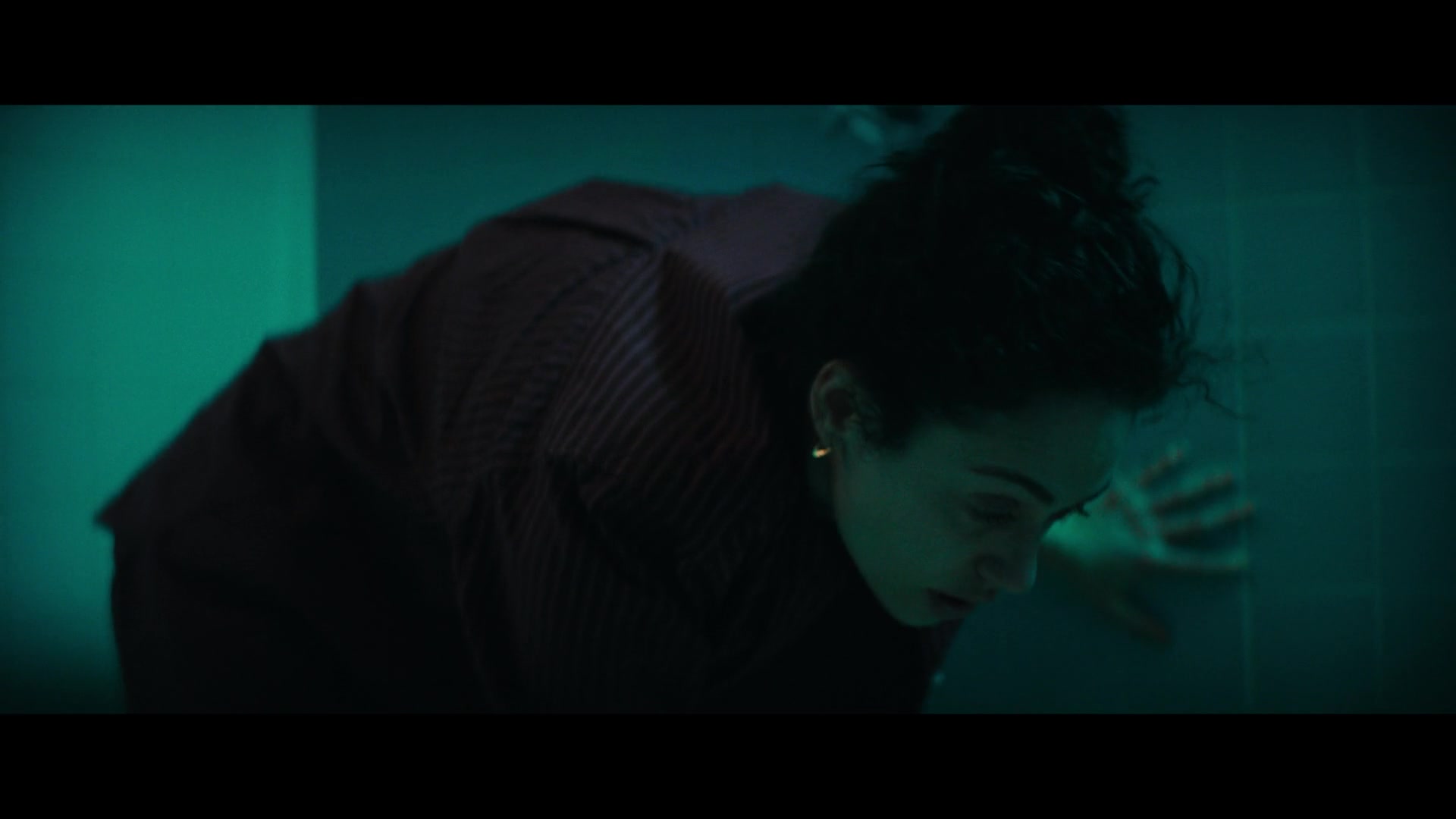 Furious_S01E06_They_Make_a_Noise_Like_Feathers_1080p_ERW_006722.jpg
