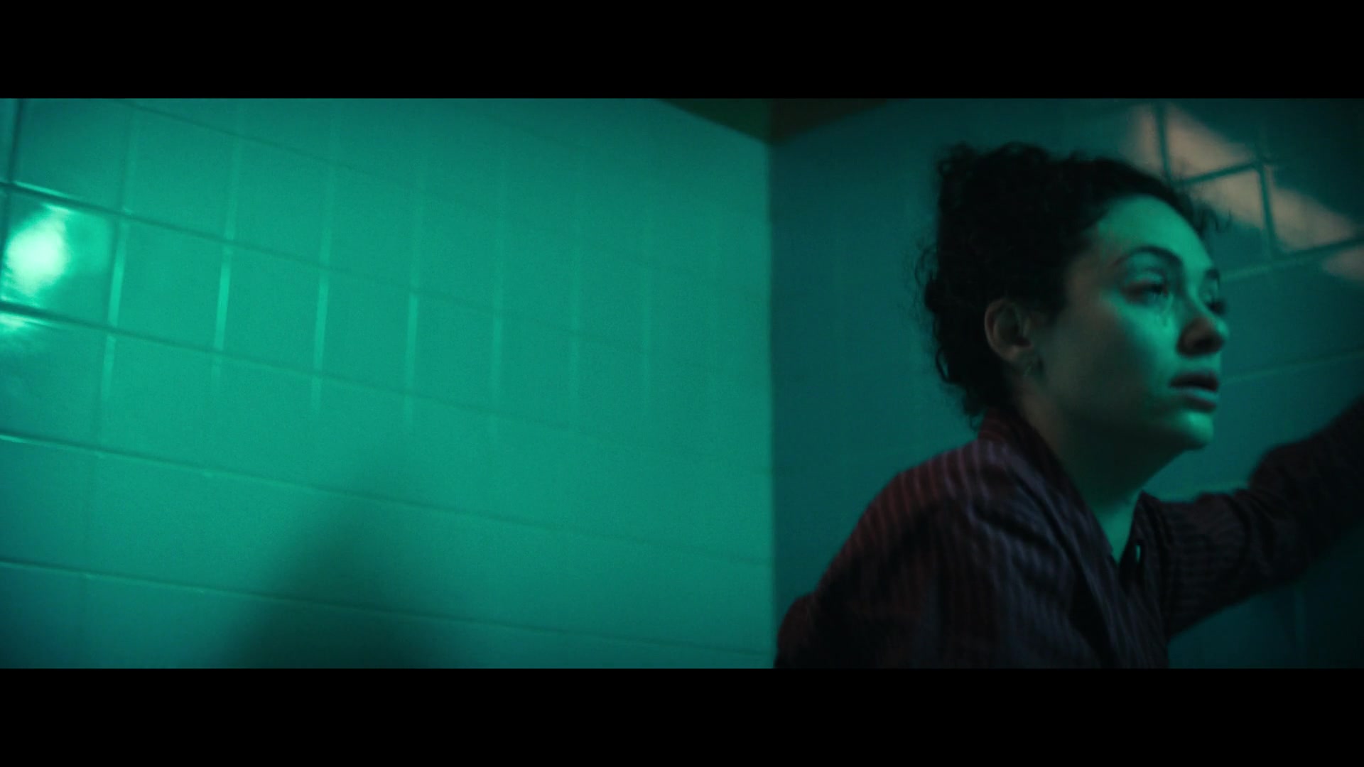Furious_S01E06_They_Make_a_Noise_Like_Feathers_1080p_ERW_006727.jpg