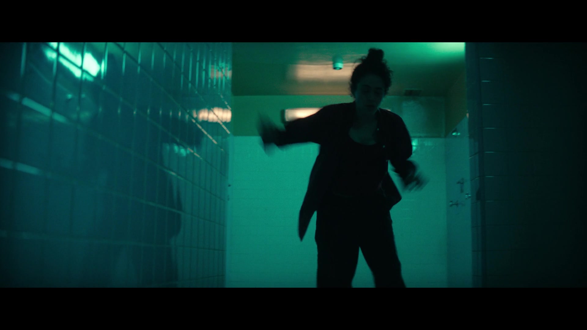 Furious_S01E06_They_Make_a_Noise_Like_Feathers_1080p_ERW_006734.jpg