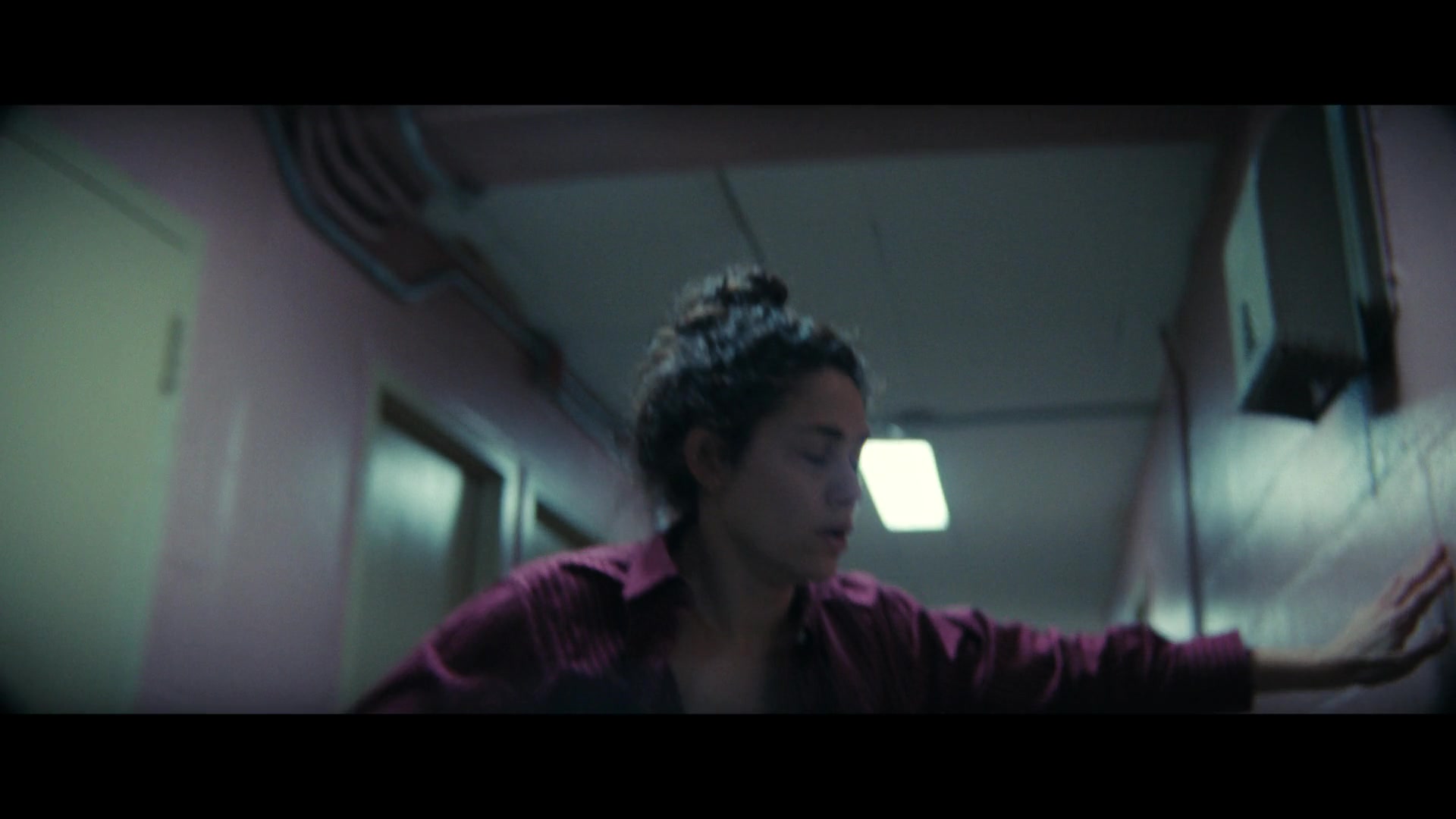 Furious_S01E06_They_Make_a_Noise_Like_Feathers_1080p_ERW_006750.jpg
