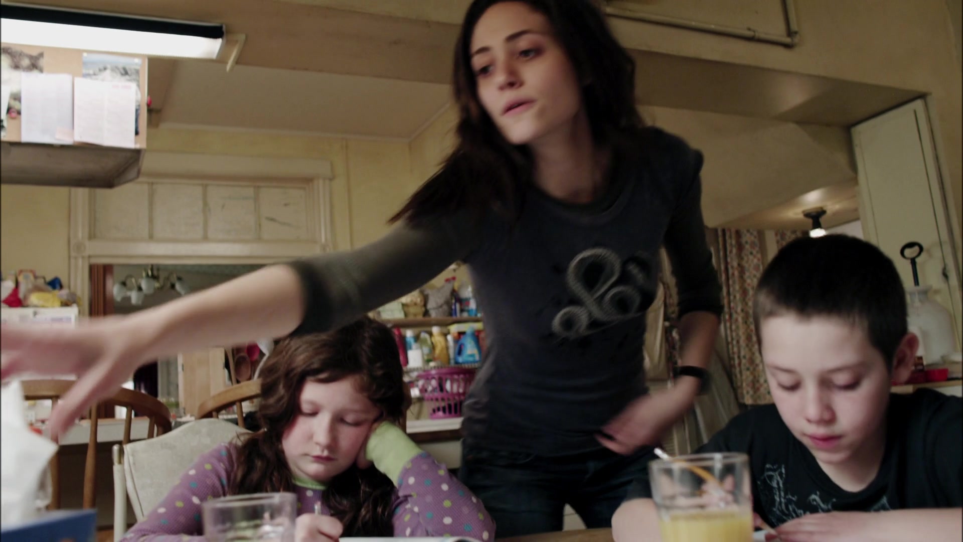 Shameless_US_S01E01_1080p_ERW_000073.jpg