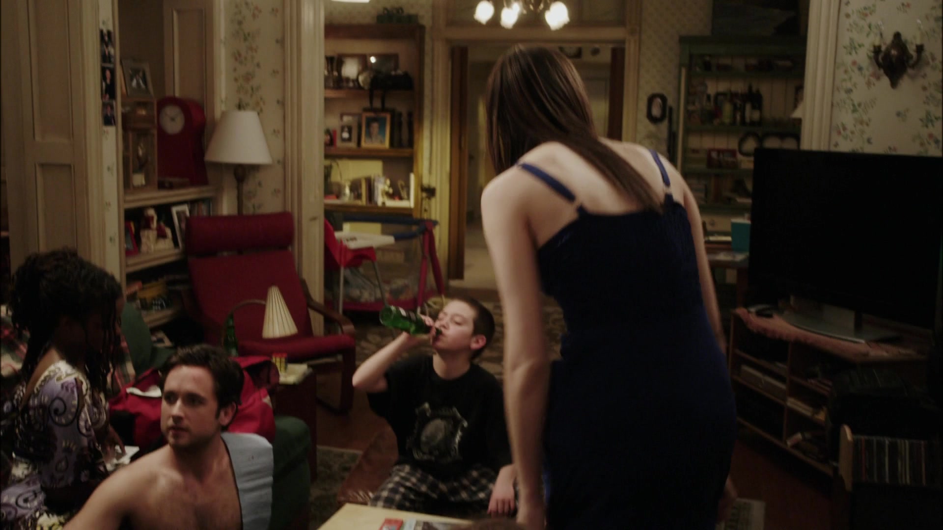 Shameless_US_S01E01_1080p_ERW_001945.jpg