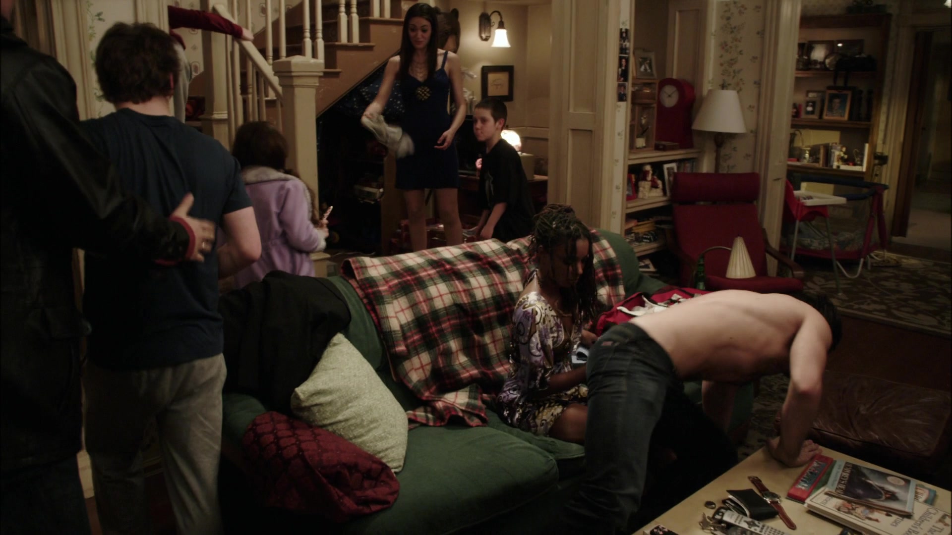 Shameless_US_S01E01_1080p_ERW_001994.jpg