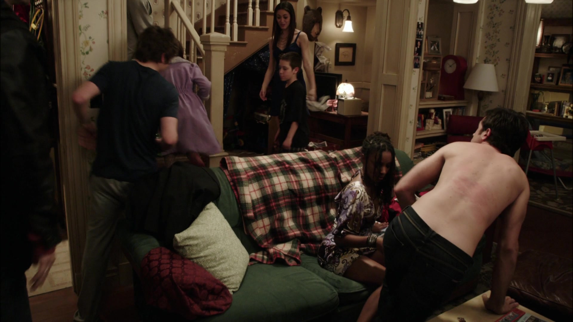 Shameless_US_S01E01_1080p_ERW_001996.jpg