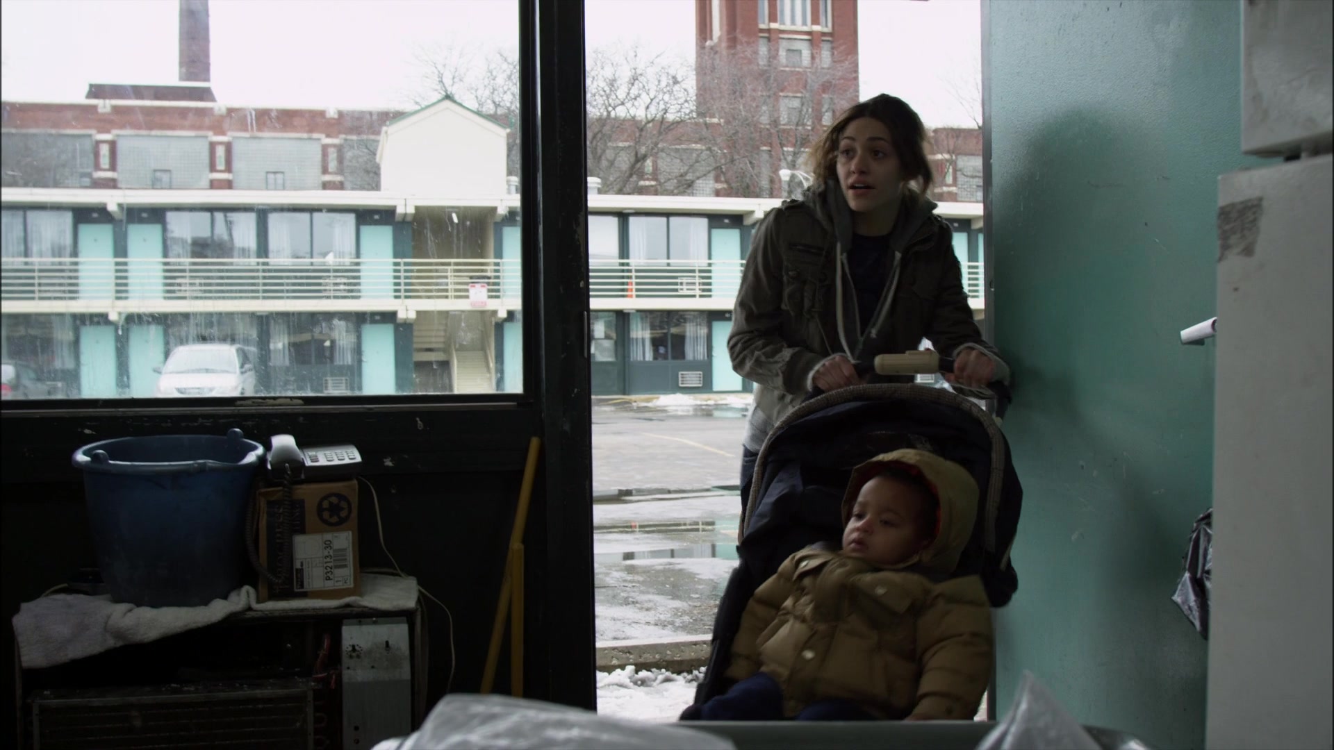 Shameless_US_S01E01_1080p_ERW_002921.jpg